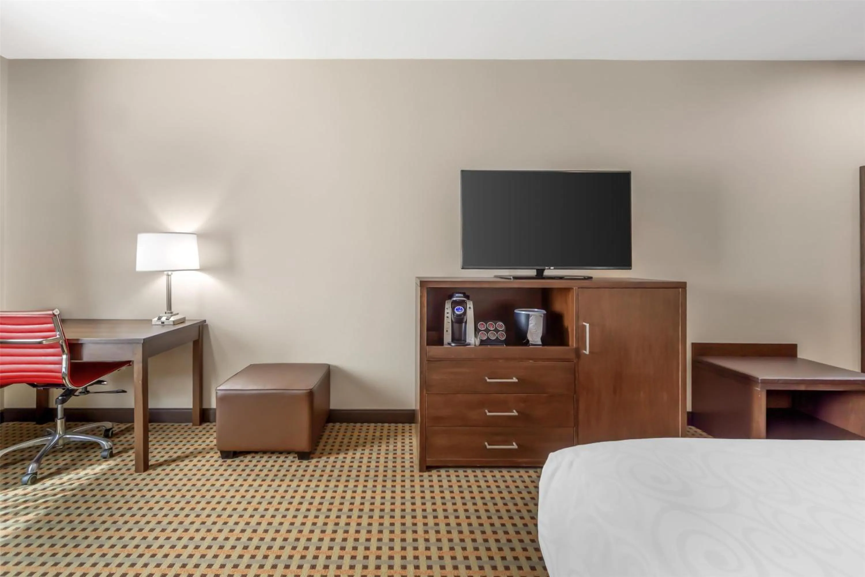 Bedroom, Bed in Best Western Plus Hinton Inn & Suites
