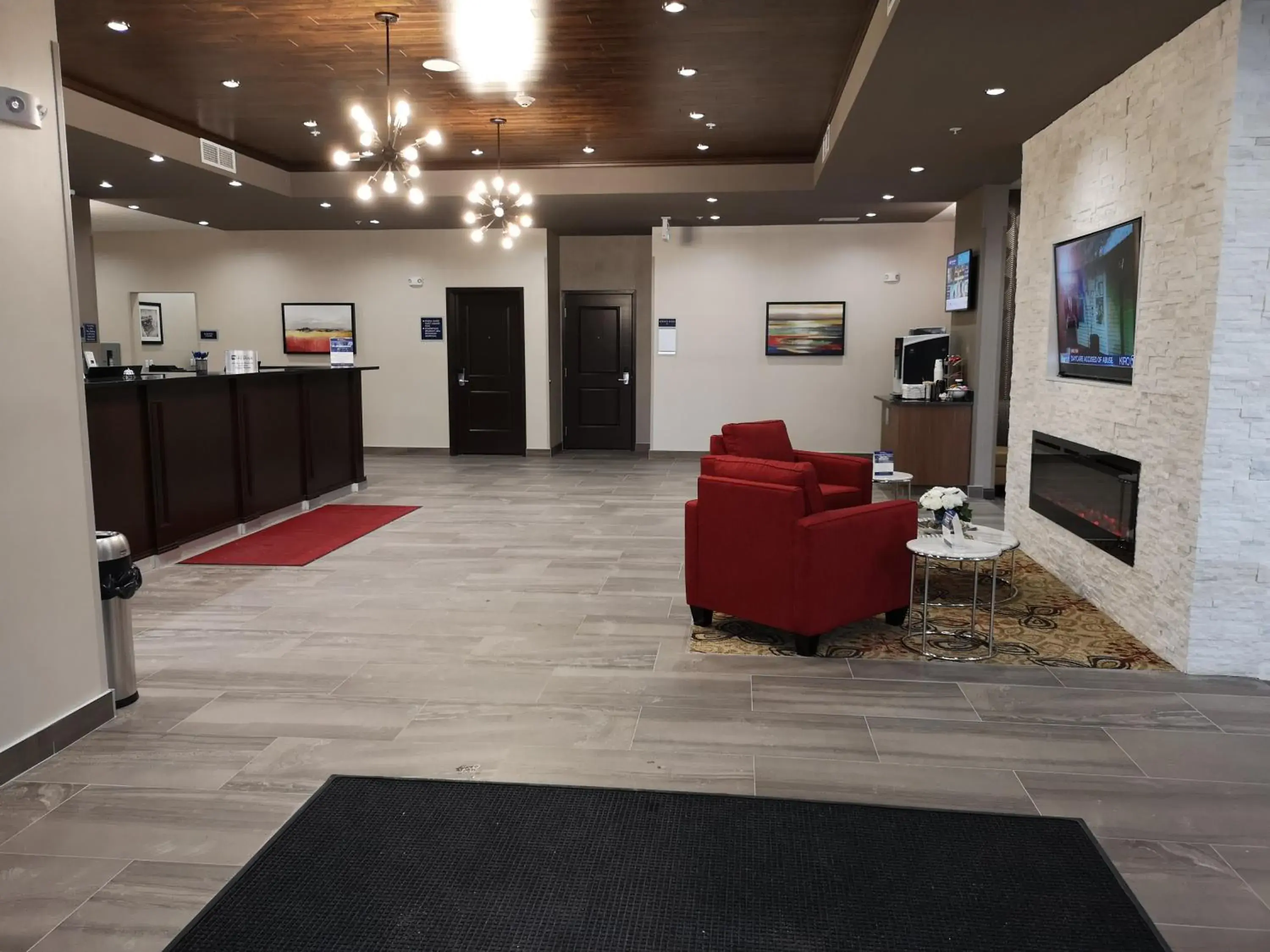 Lobby or reception in Best Western Plus Hinton Inn & Suites Lobby or reception in Best Western Plus Hinton Inn & Suites