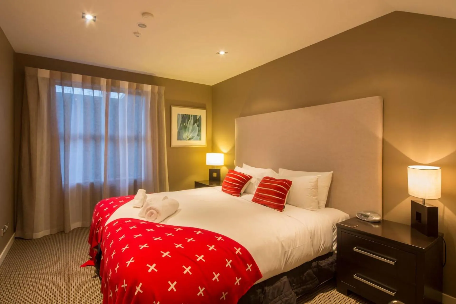 Bed in LakeRidge Queenstown Front Row