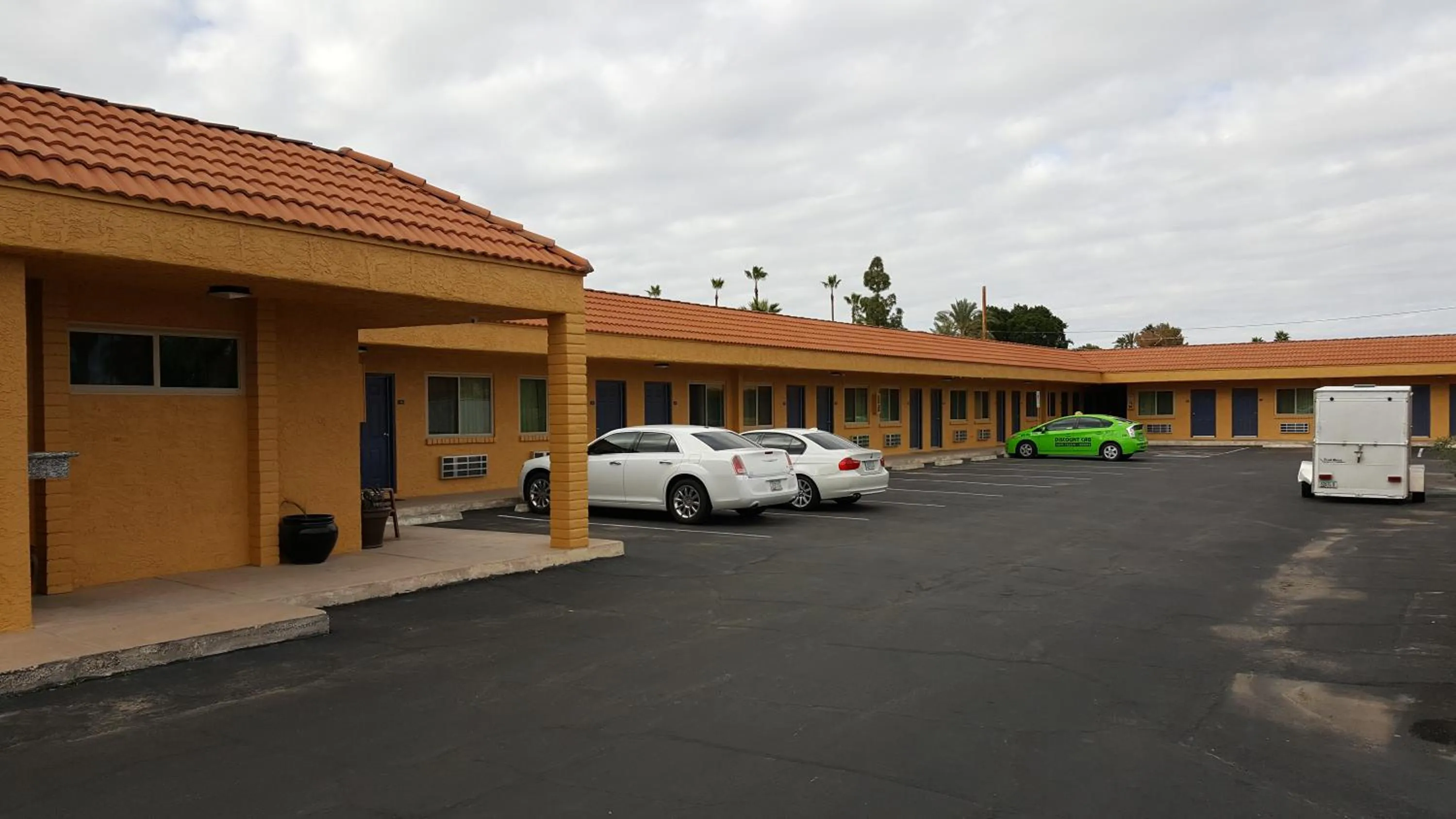 Parking in Mesa Oasis Inn & Motel