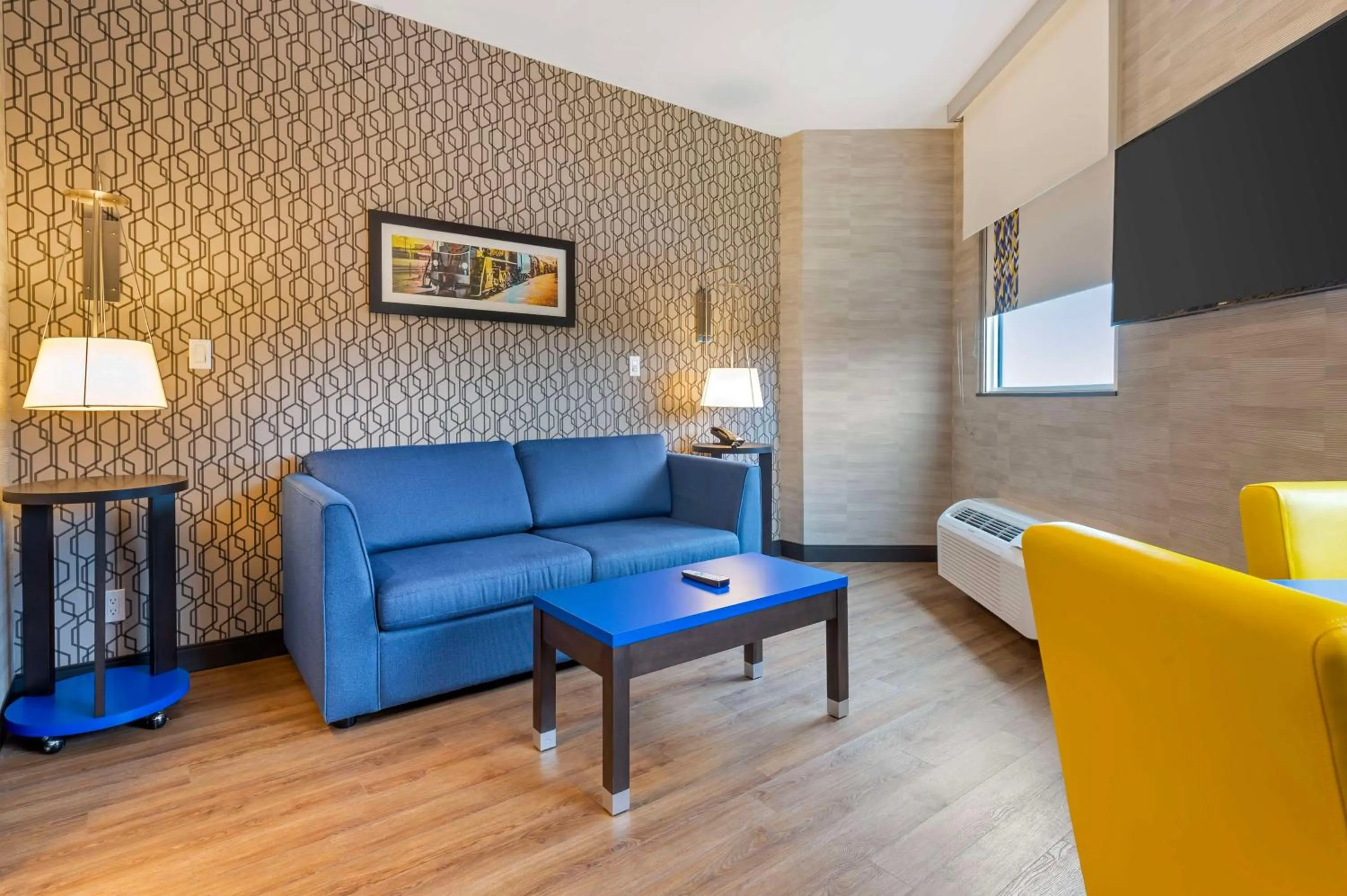 Photo of the whole room in GLō Best Western Kanata Ottawa West