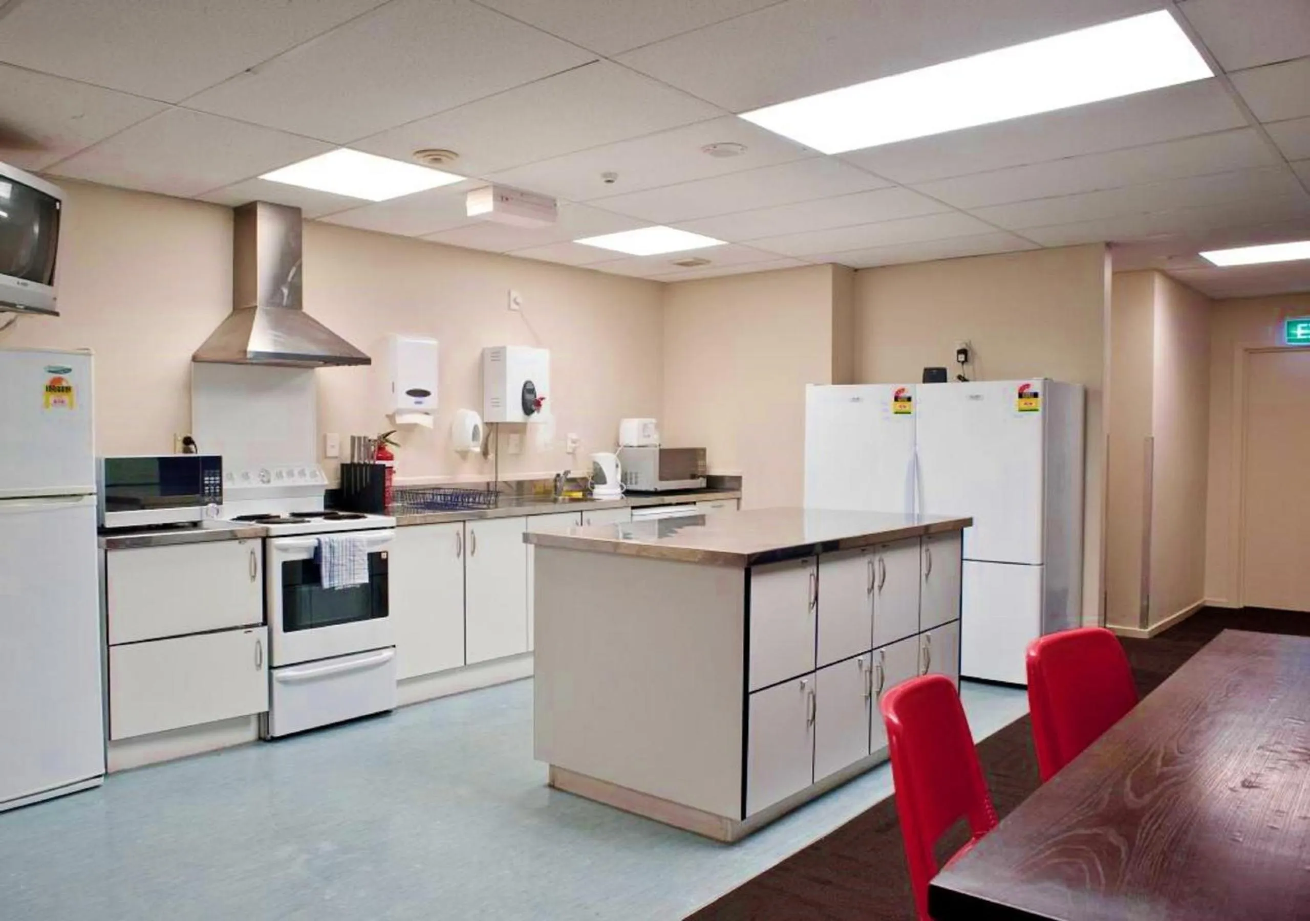 Kitchen or kitchenette in Trek Global Backpackers