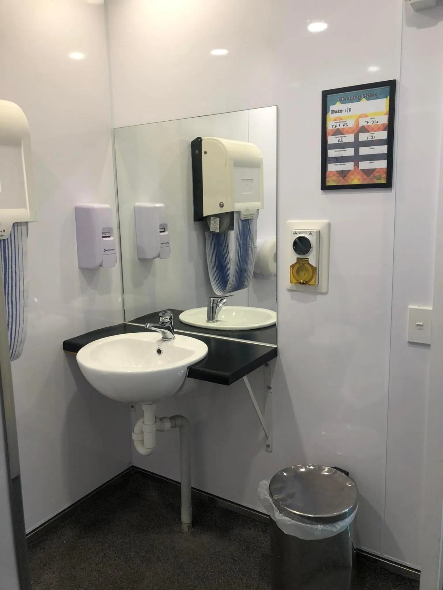 Bathroom in Trek Global Backpackers