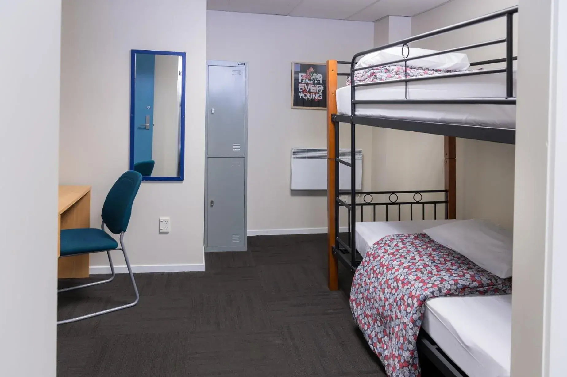 Bedroom, Bed in Trek Global Backpackers Bedroom, Bed in Trek Global Backpackers