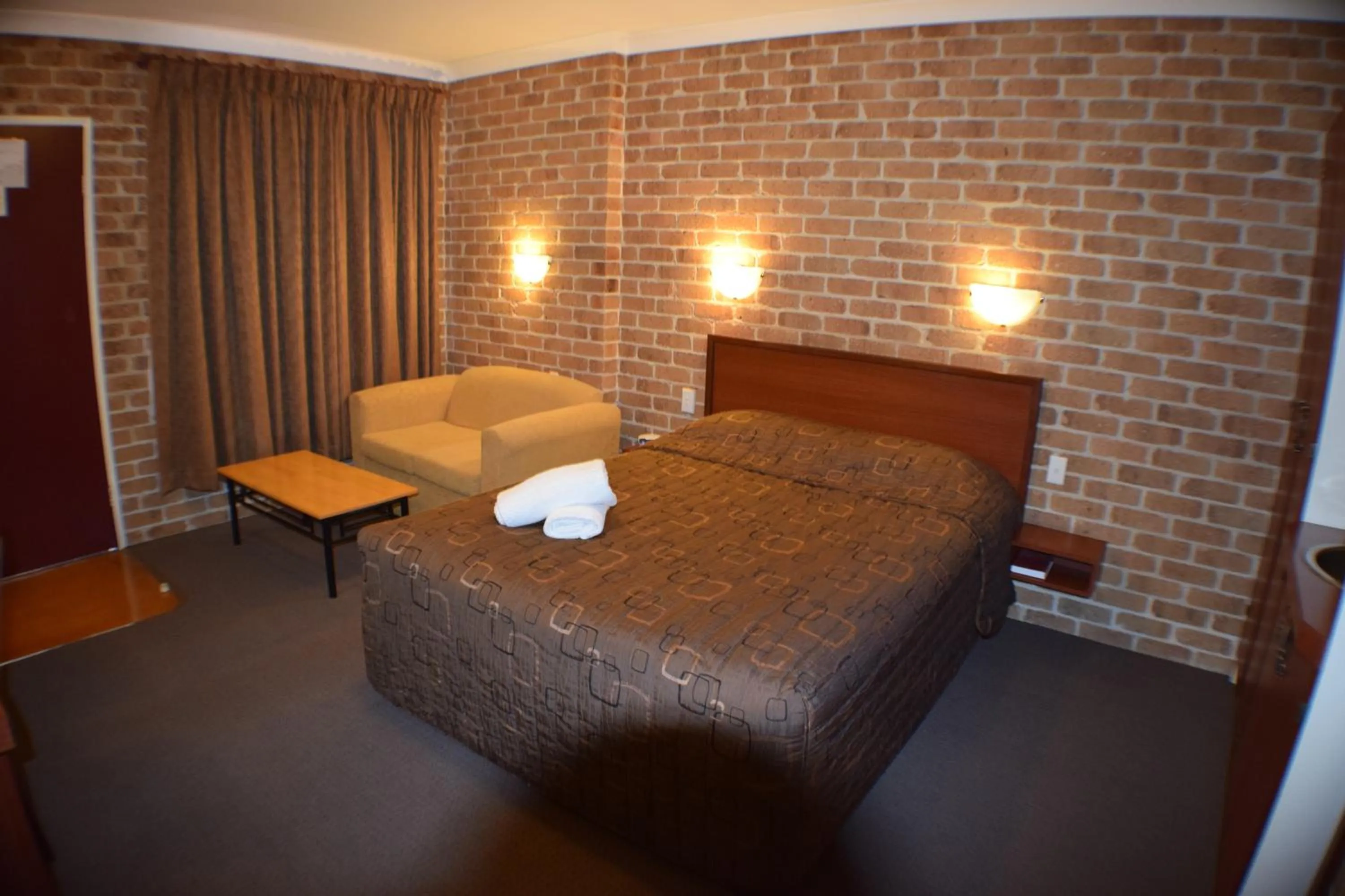 Photo of the whole room, Bed in Acacia Motor Inn