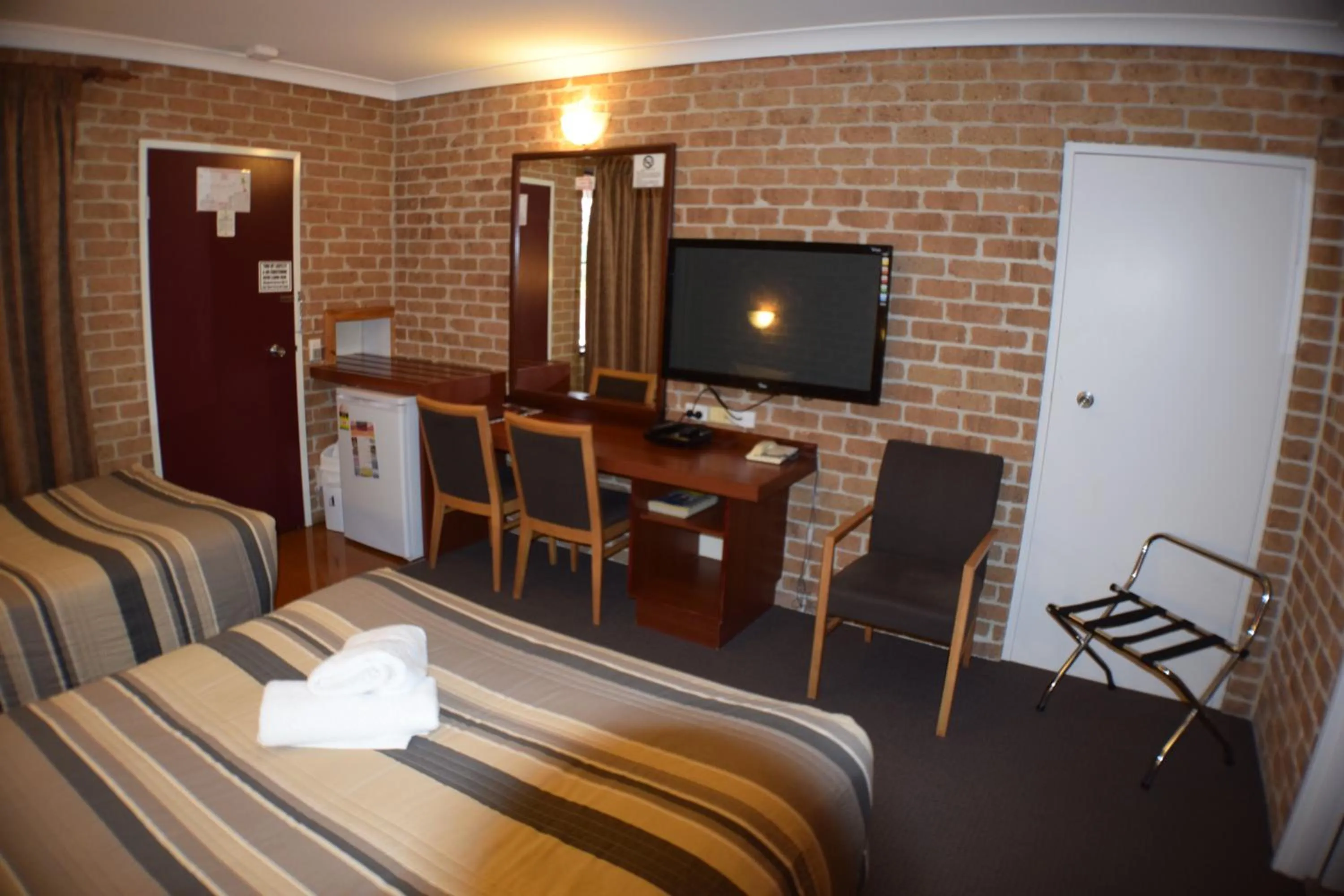 Photo of the whole room, Bed in Acacia Motor Inn