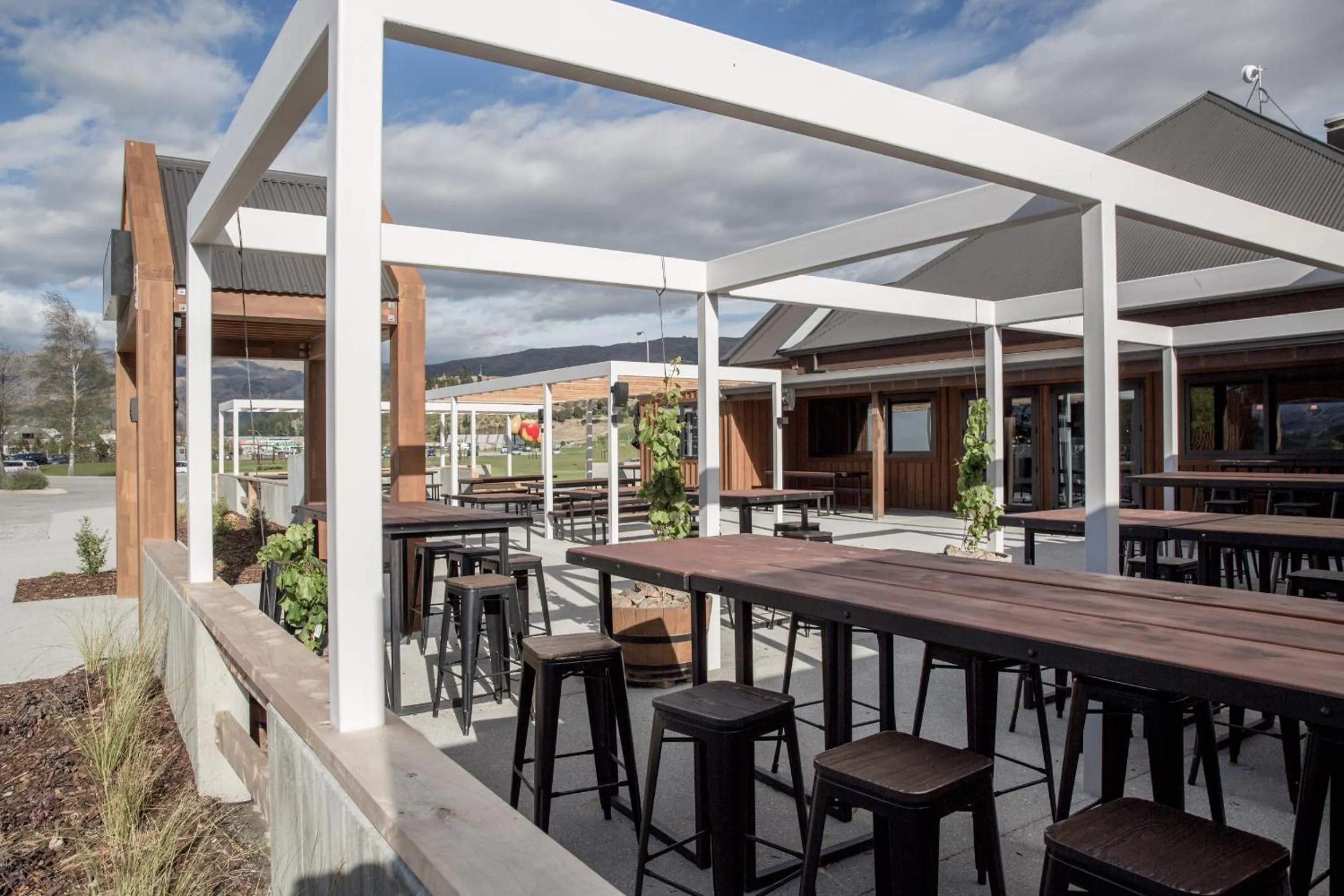 Restaurant/places to eat in The Harvest Hotel