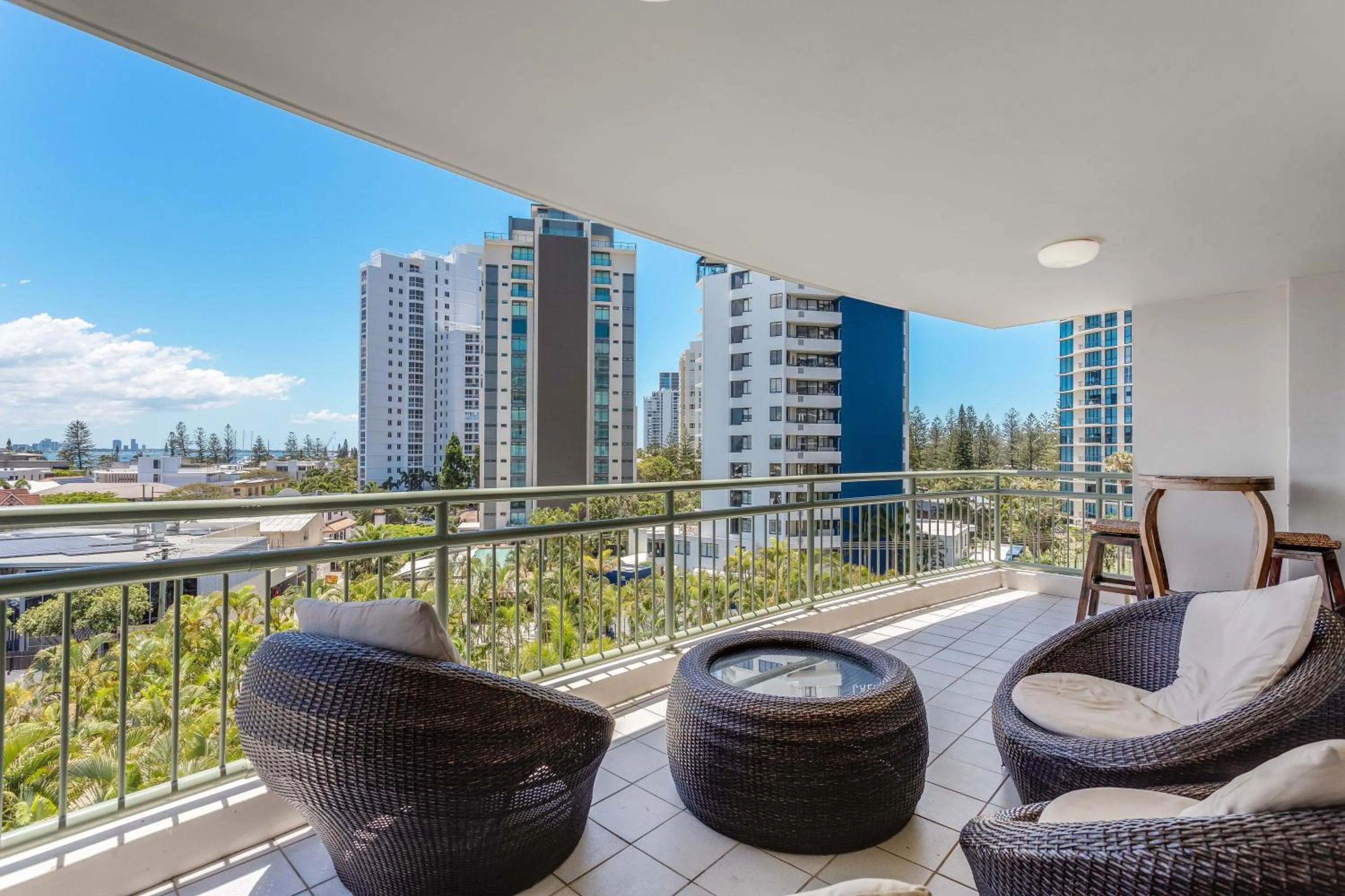 Property building in The Meriton Apartments on Main Beach