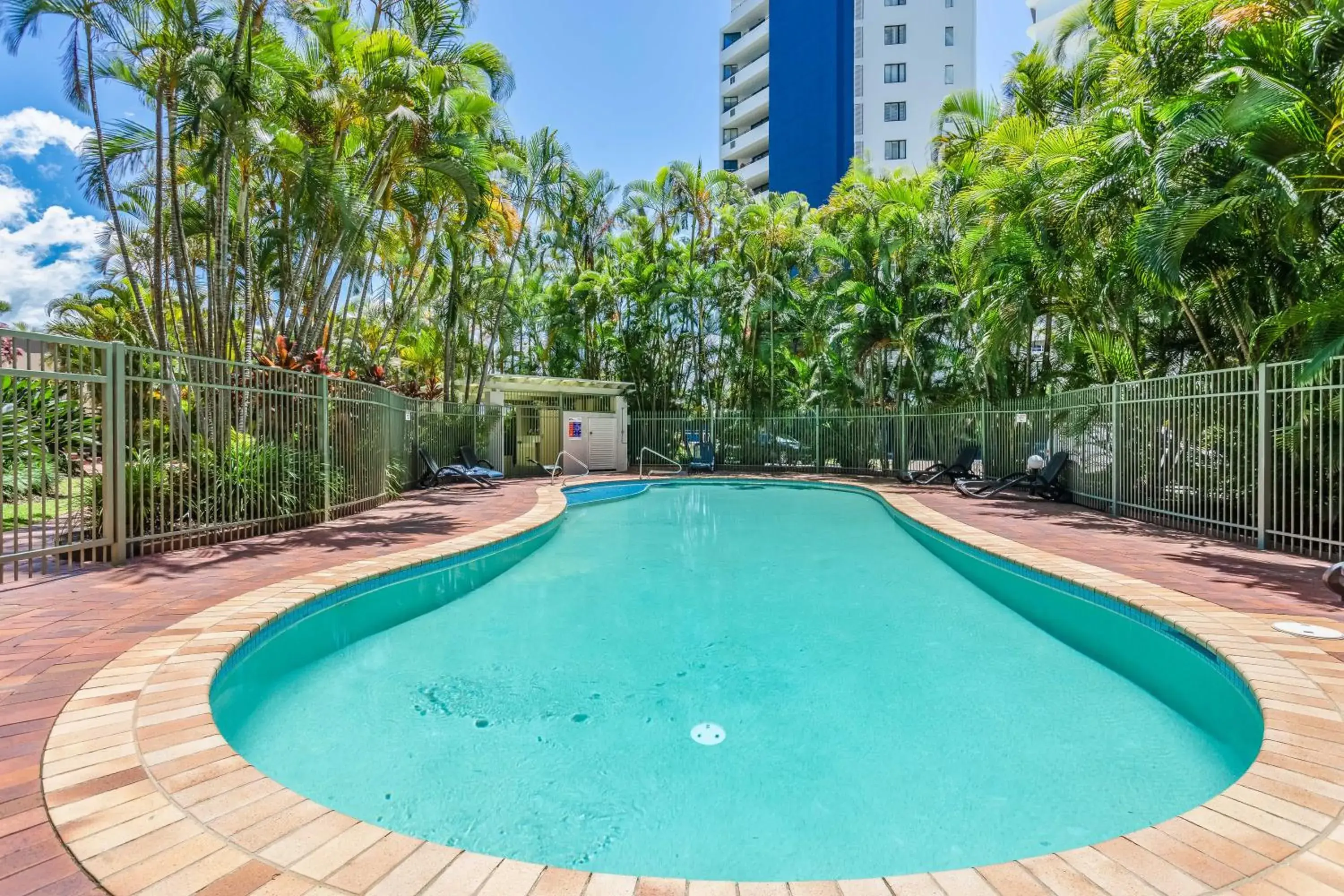 The Meriton Apartments on Main Beach The Meriton Apartments on Main Beach