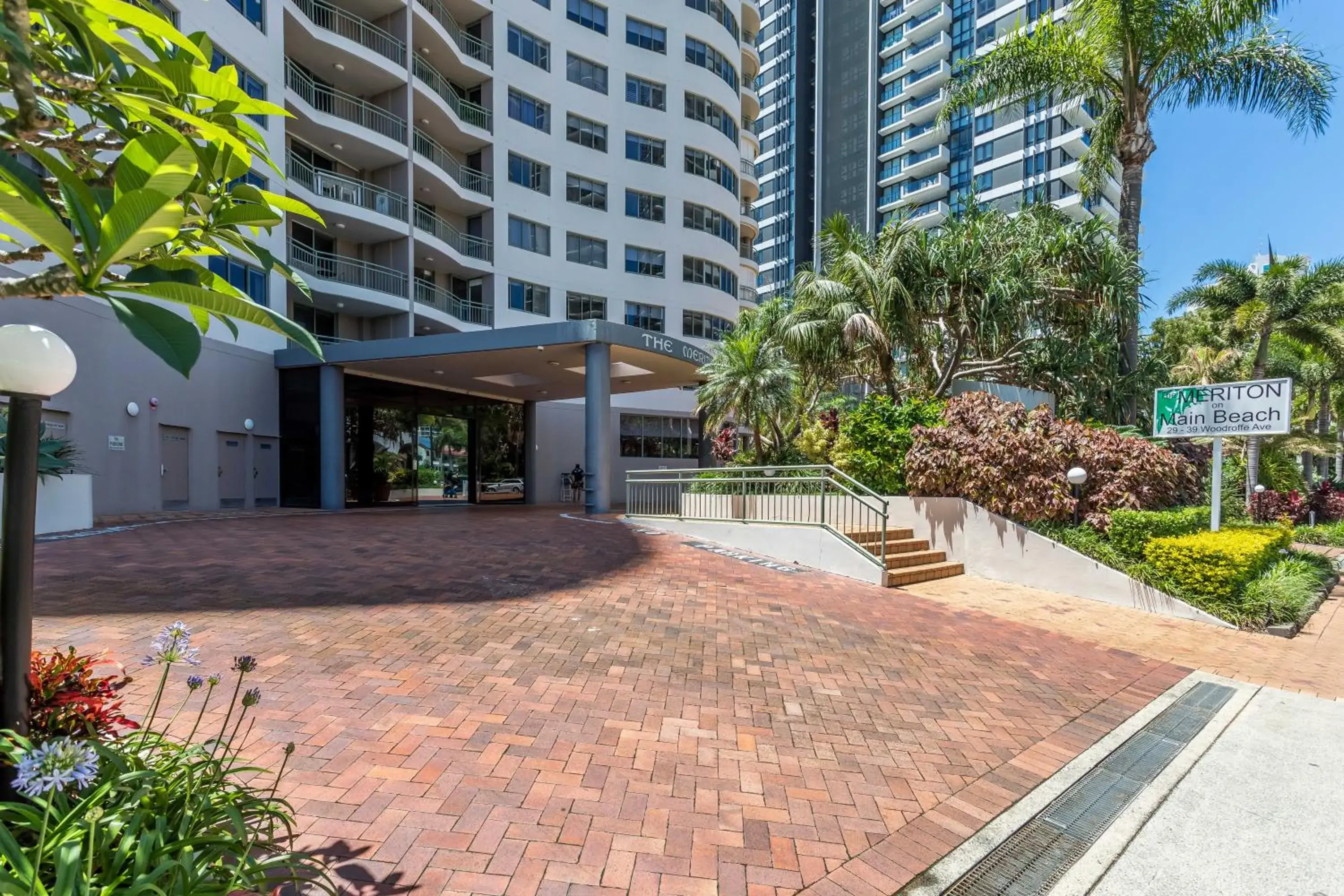 The Meriton Apartments on Main Beach The Meriton Apartments on Main Beach