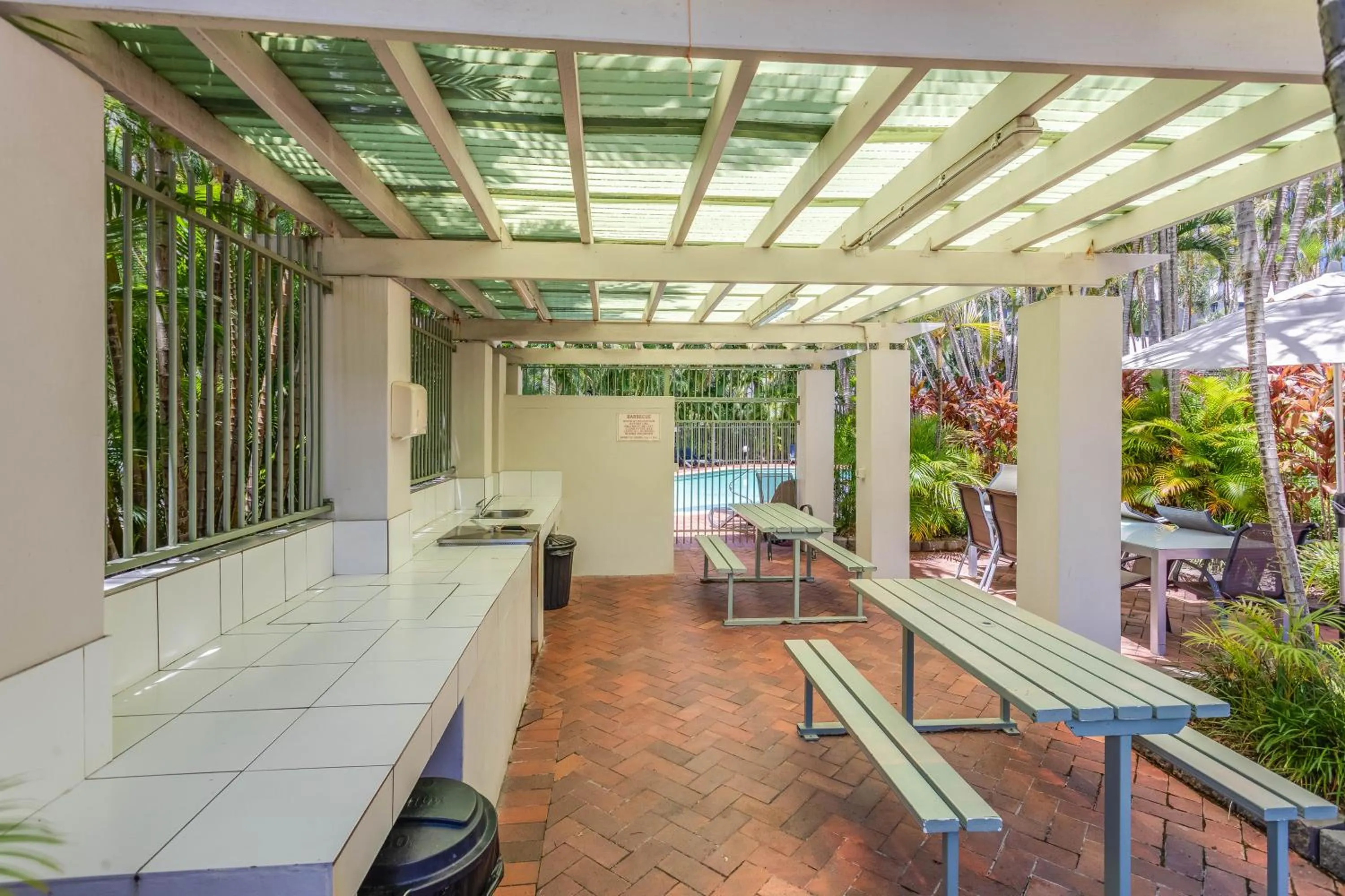 BBQ facilities in The Meriton Apartments on Main Beach
