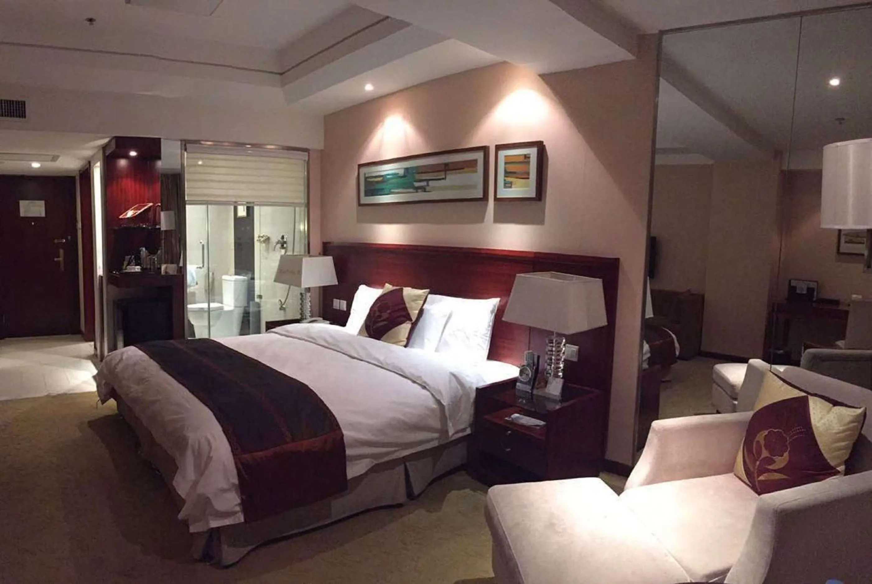 Photo of the whole room in Ramada Plaza Shenyang Citycenter