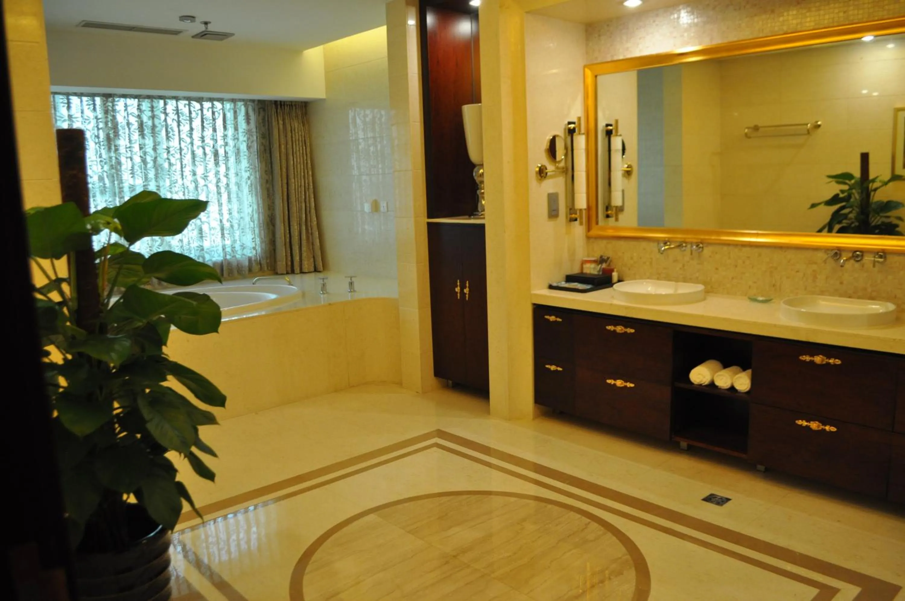 Bathroom in Ramada Plaza Shenyang Citycenter