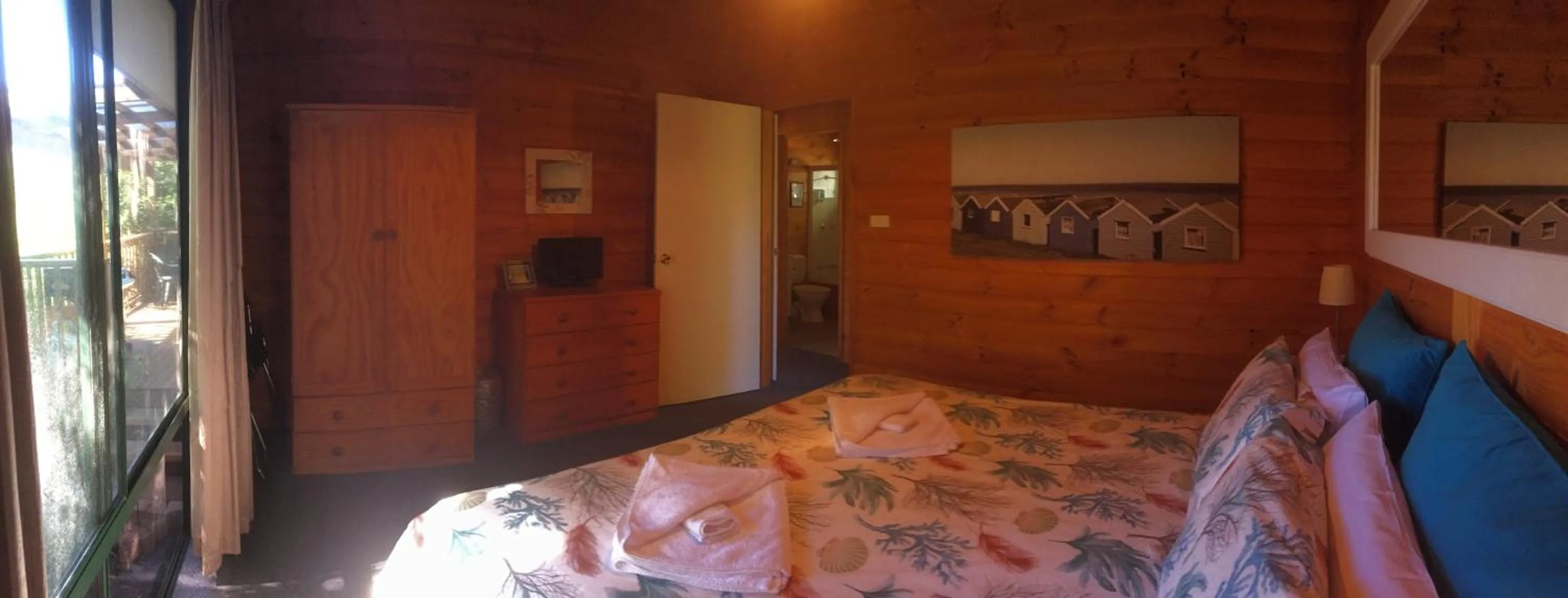 Bed in Sandpiper Ocean Cottages