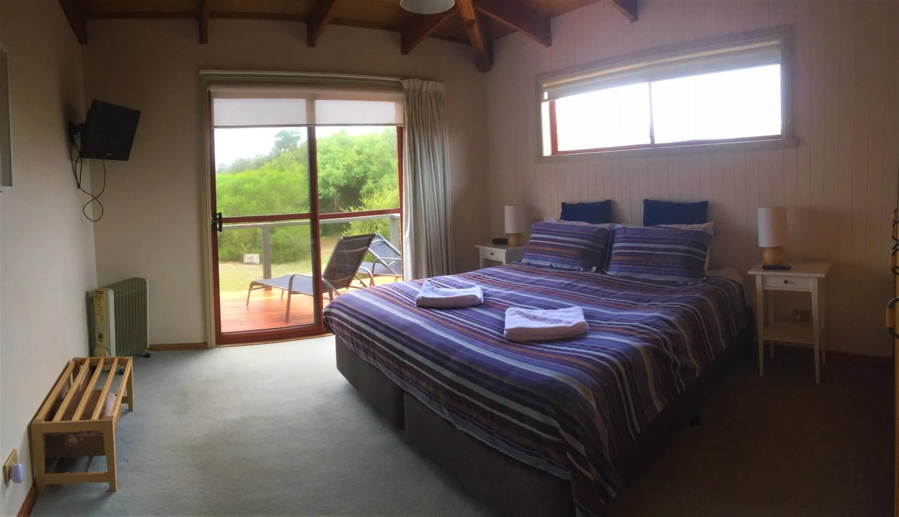 Bedroom, Bed in Sandpiper Ocean Cottages