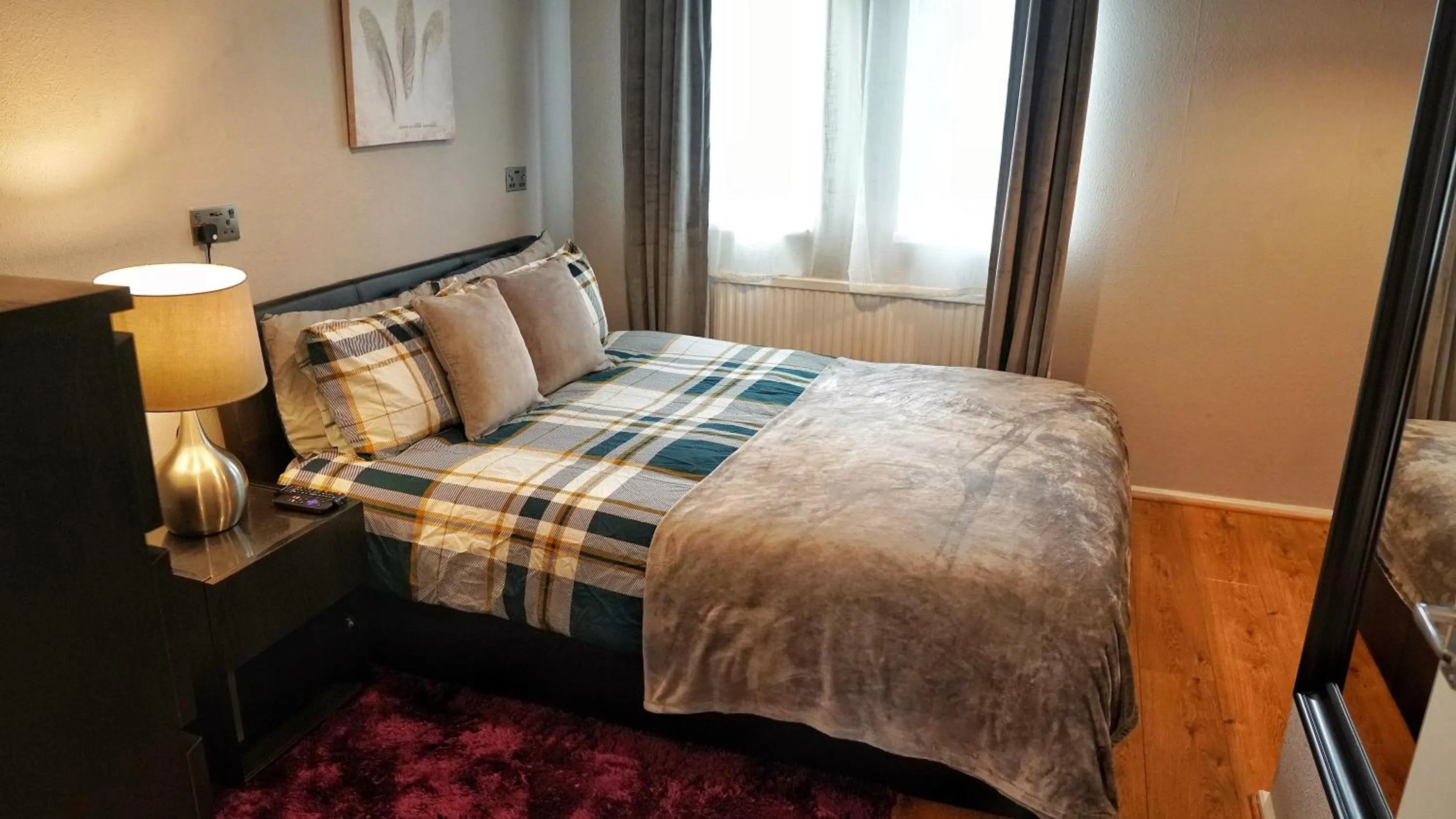 Spring, Bed in North London Apartment - Edmonton