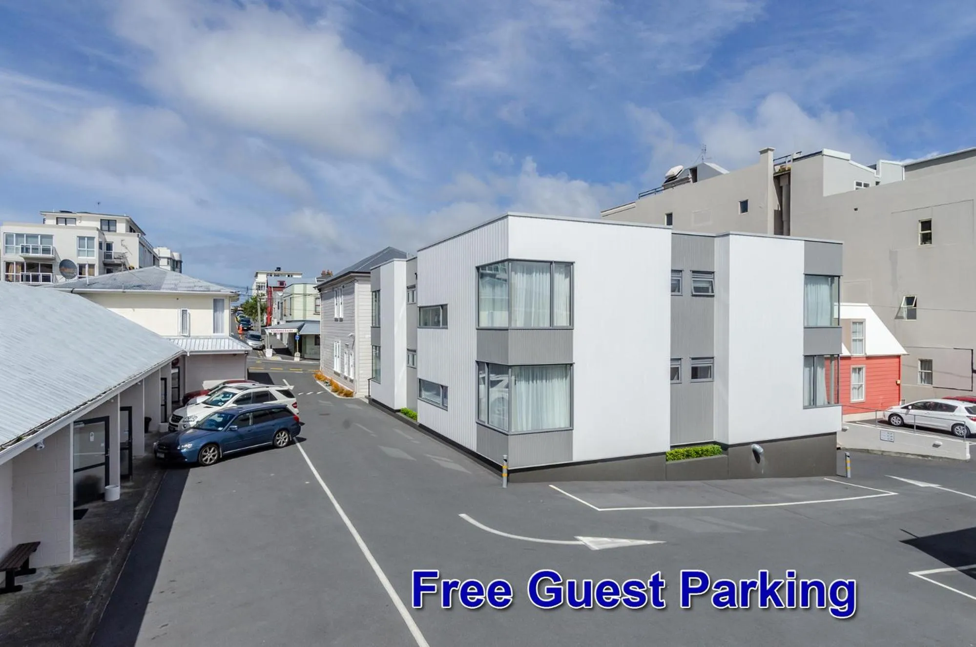 Property building in Apollo Lodge - Free Parking