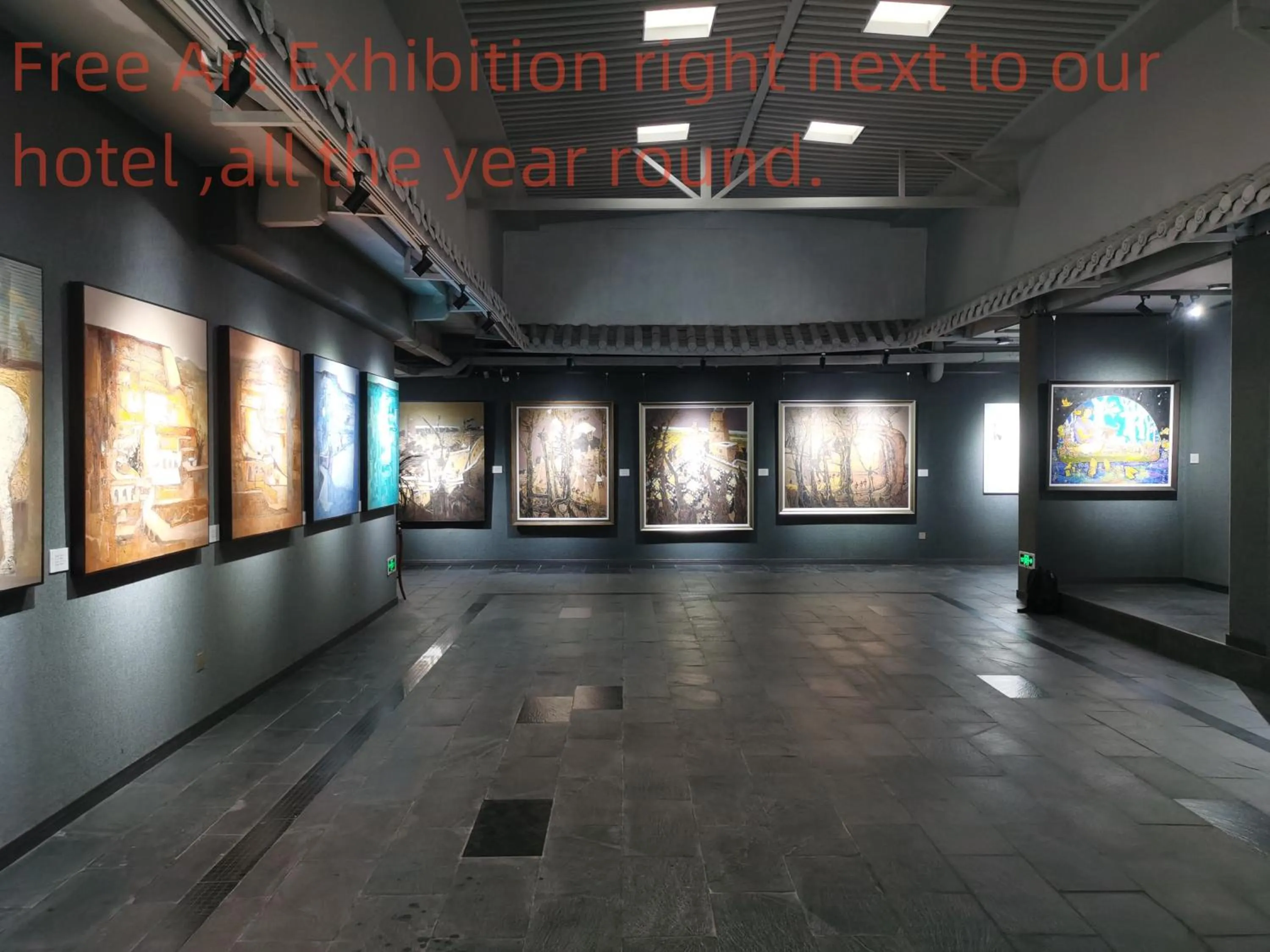 Property building in Wenjun Courtyard Hotel---3mins walk from Tonghuimen metro station ,next to People`s Park, fluent English service ,travel agency