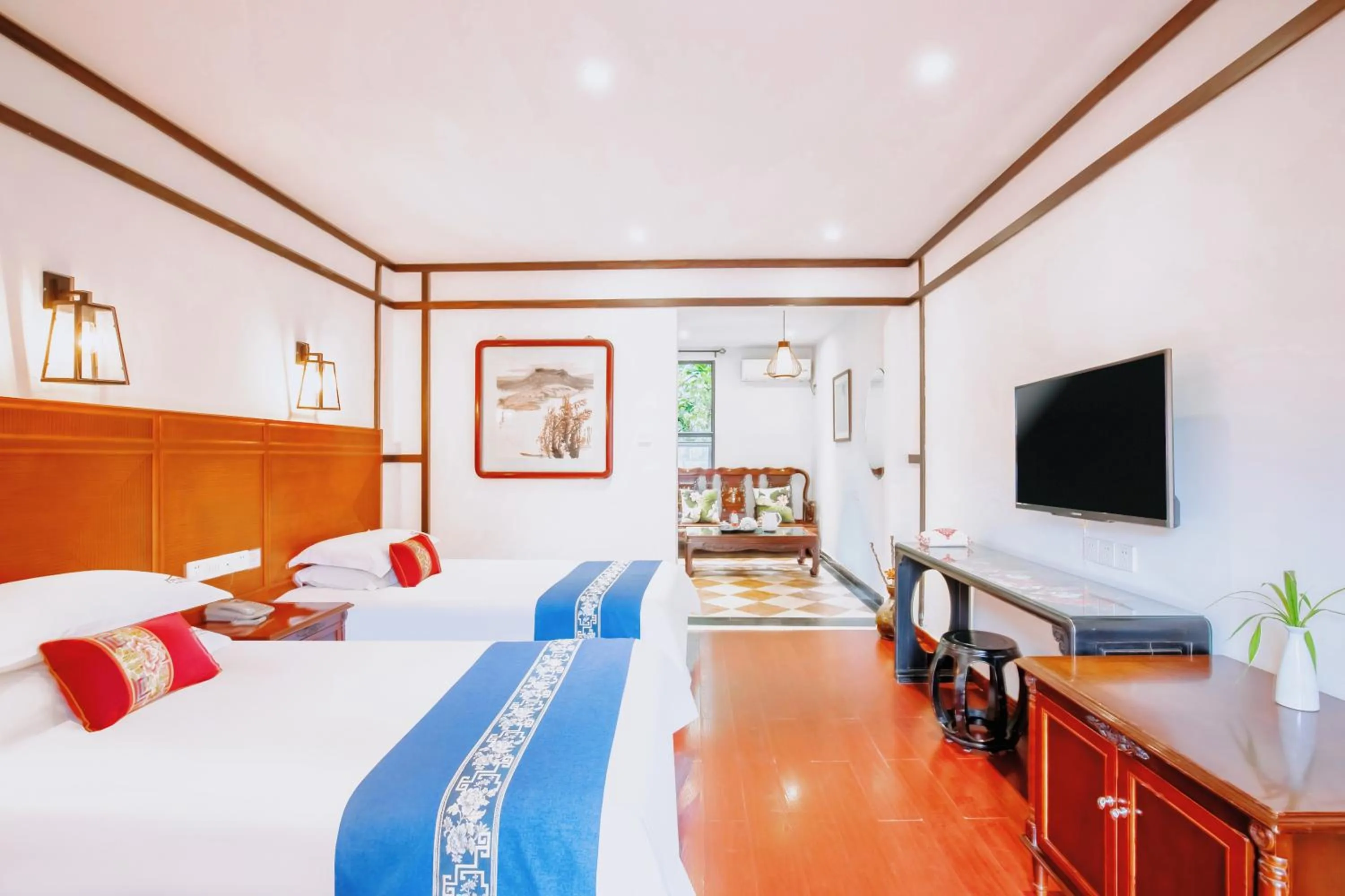 View (from property/room), Bed in Wenjun Courtyard Hotel---3mins walk from Tonghuimen metro station ,next to People`s Park, fluent English service ,travel agency