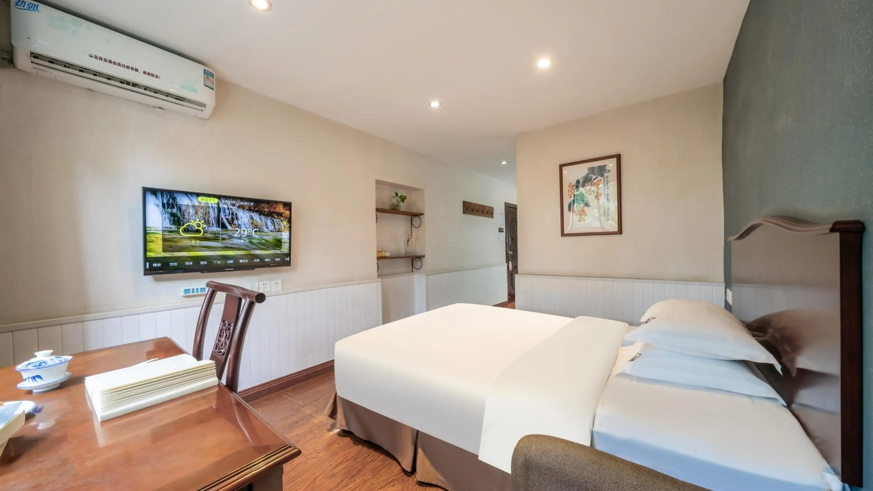 View (from property/room), Bed in Wenjun Courtyard Hotel---3mins walk from Tonghuimen metro station ,next to People`s Park, fluent English service ,travel agency