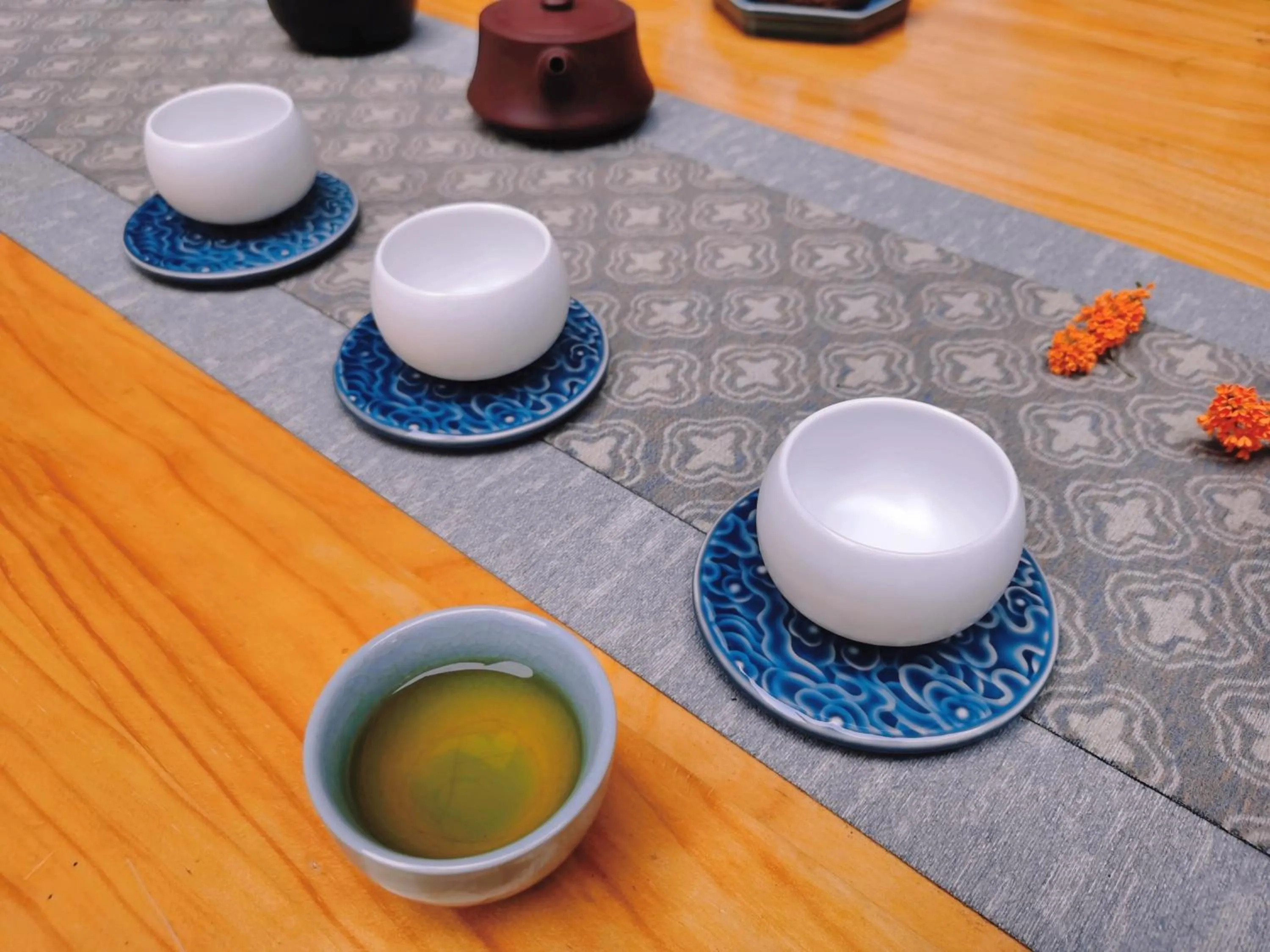 Coffee/tea facilities in Wenjun Courtyard Hotel---3mins walk from Tonghuimen metro station ,next to People`s Park, fluent English service ,travel agency