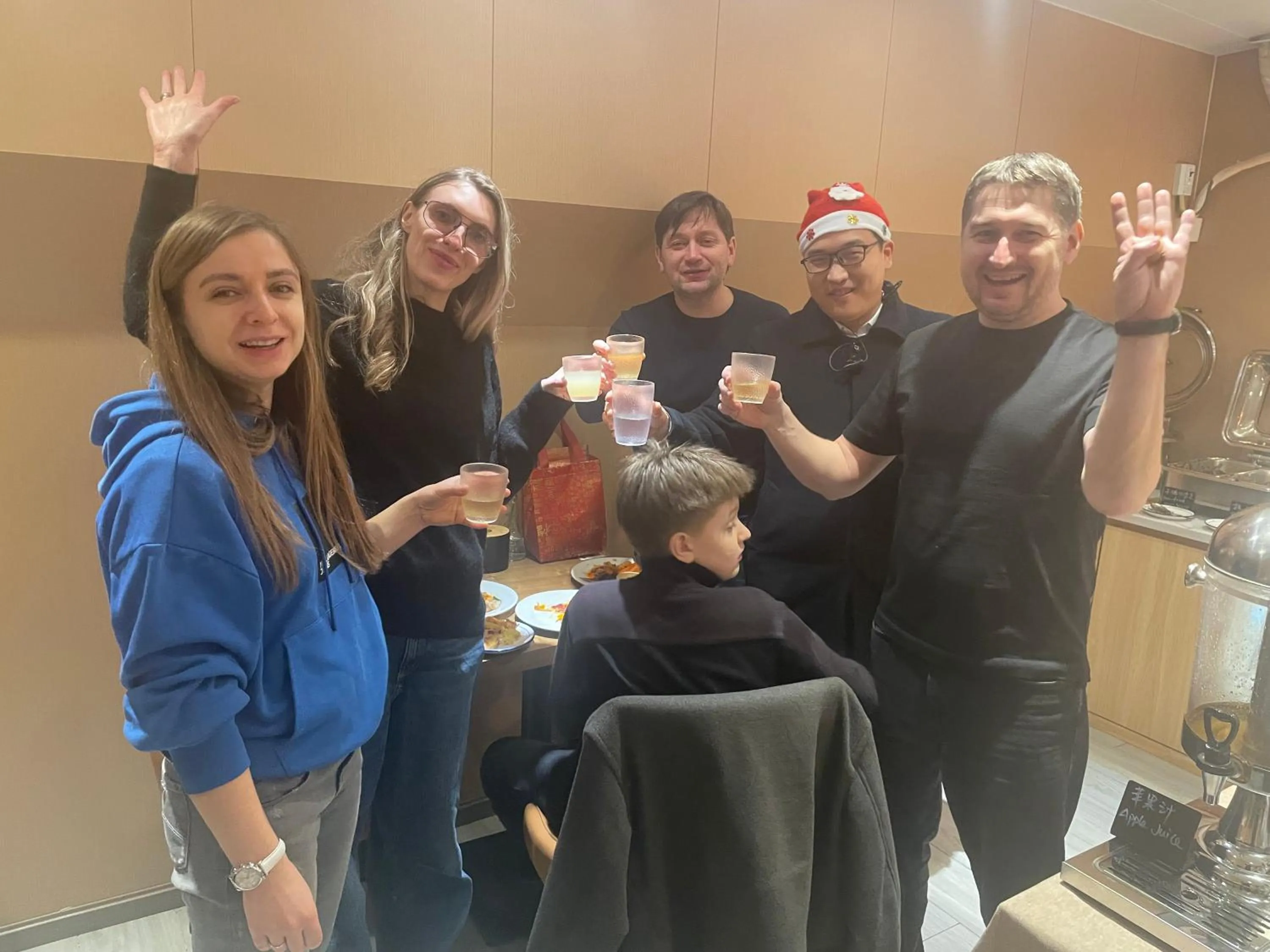 Activities in Wenjun Courtyard Hotel---3mins walk from Tonghuimen metro station ,next to People`s Park, fluent English service ,travel agency