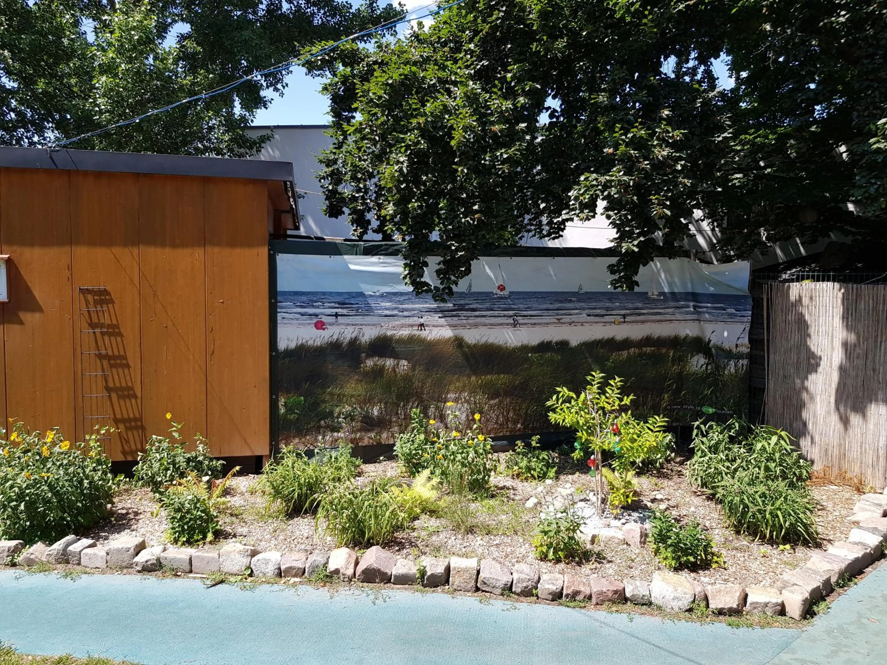 Garden view in EASY Lodges Berlin