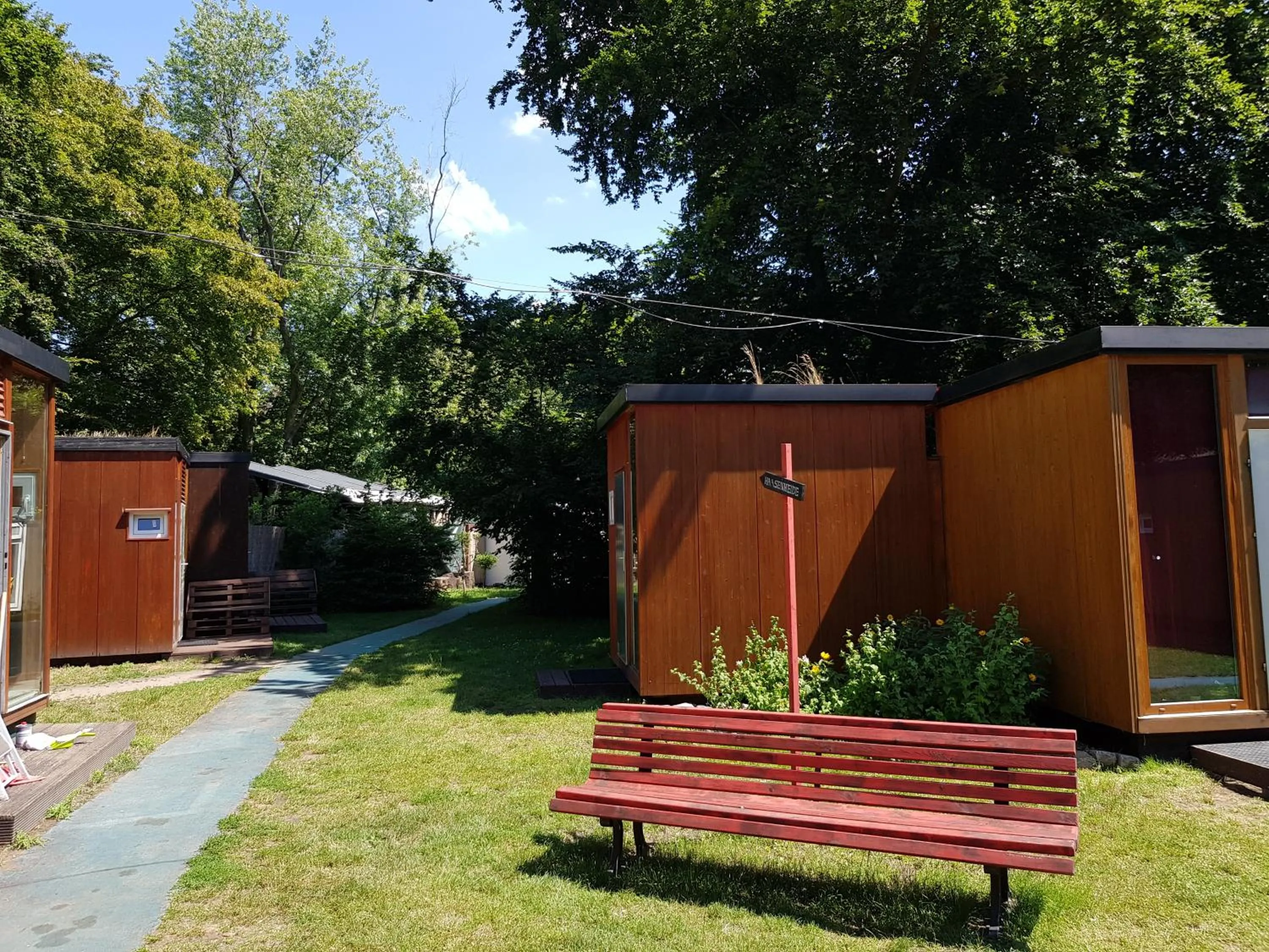 Garden view in EASY Lodges Berlin