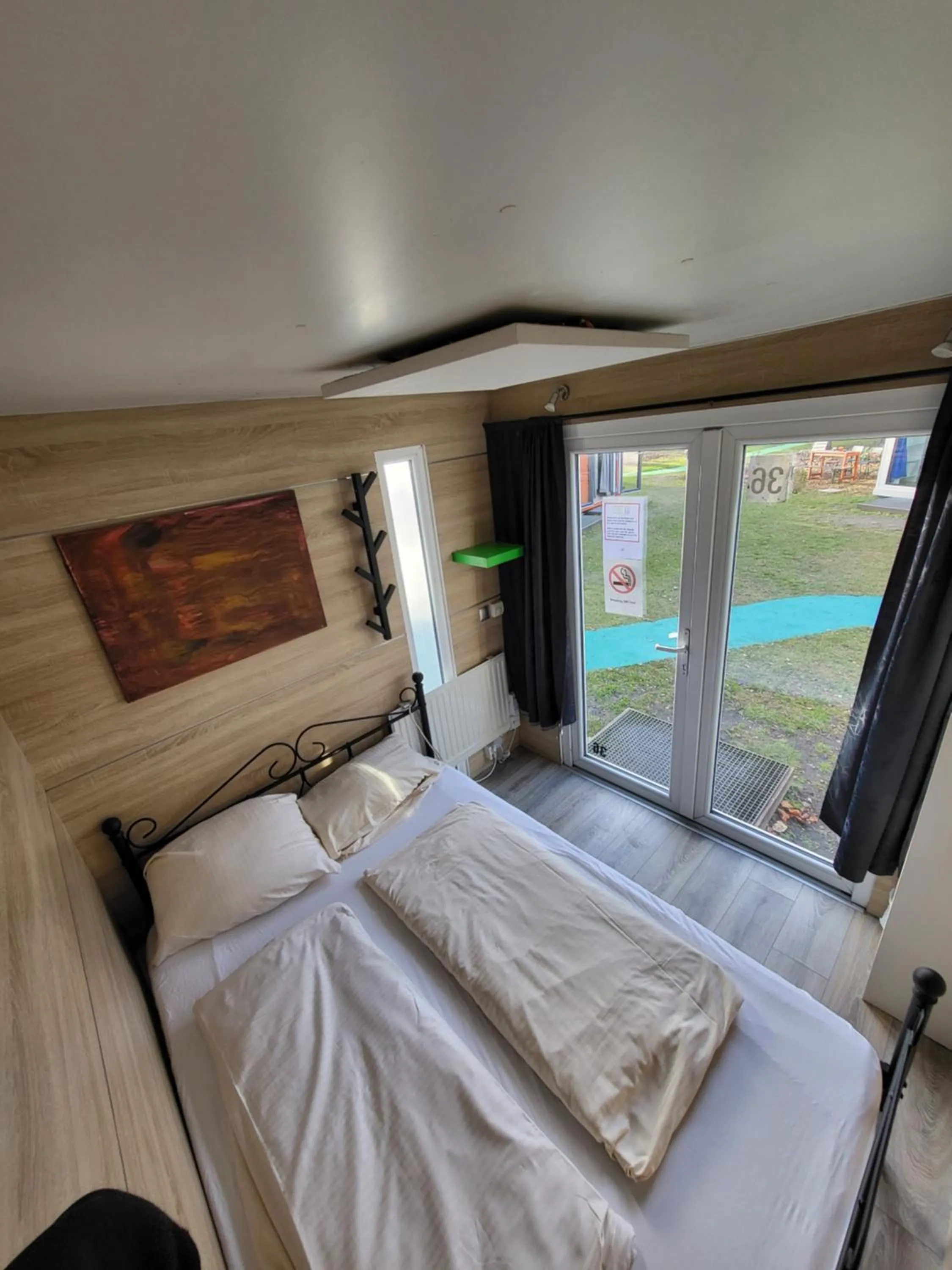 Photo of the whole room, Bed in EASY Lodges Berlin