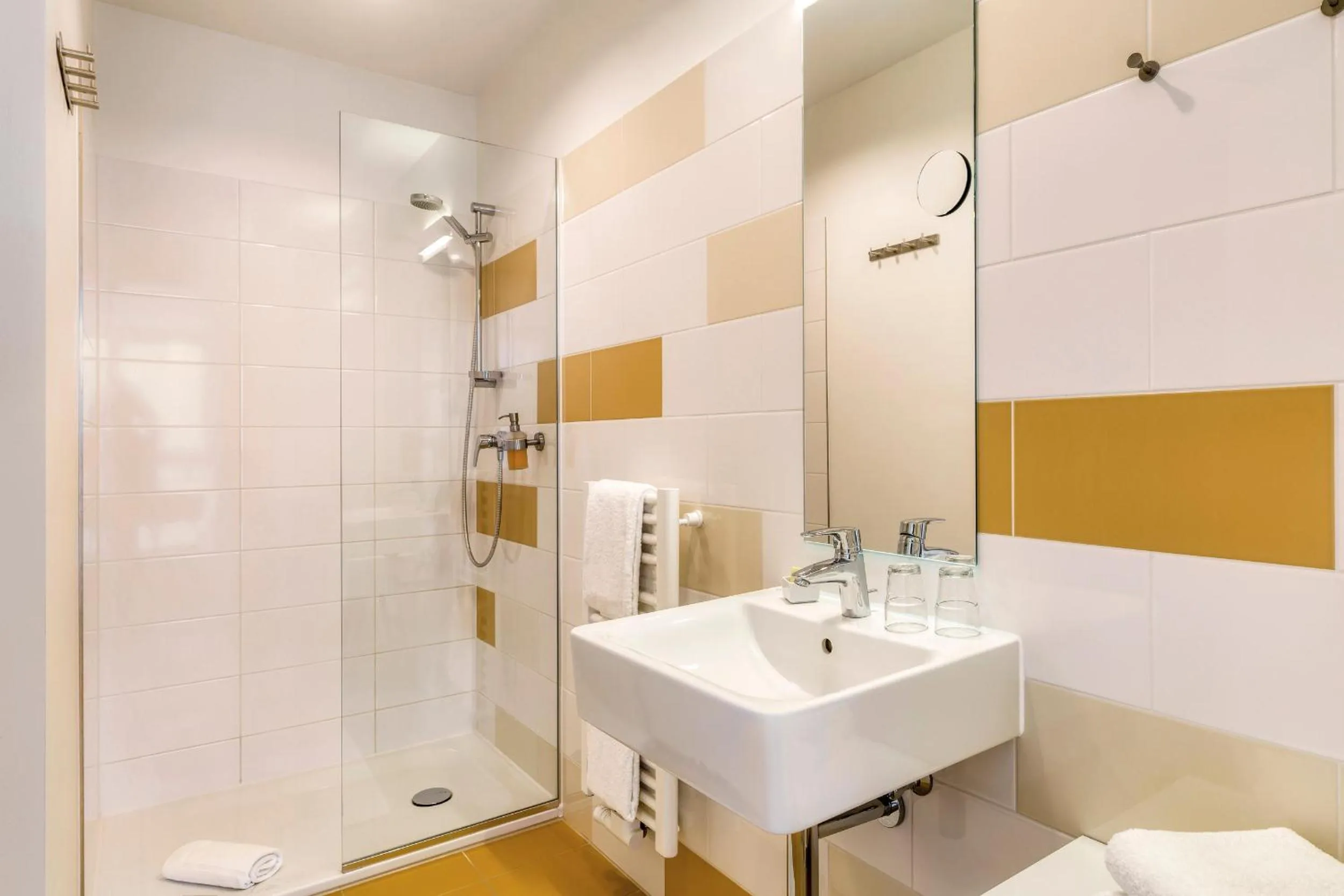 Bathroom in Hotel F-RITZ