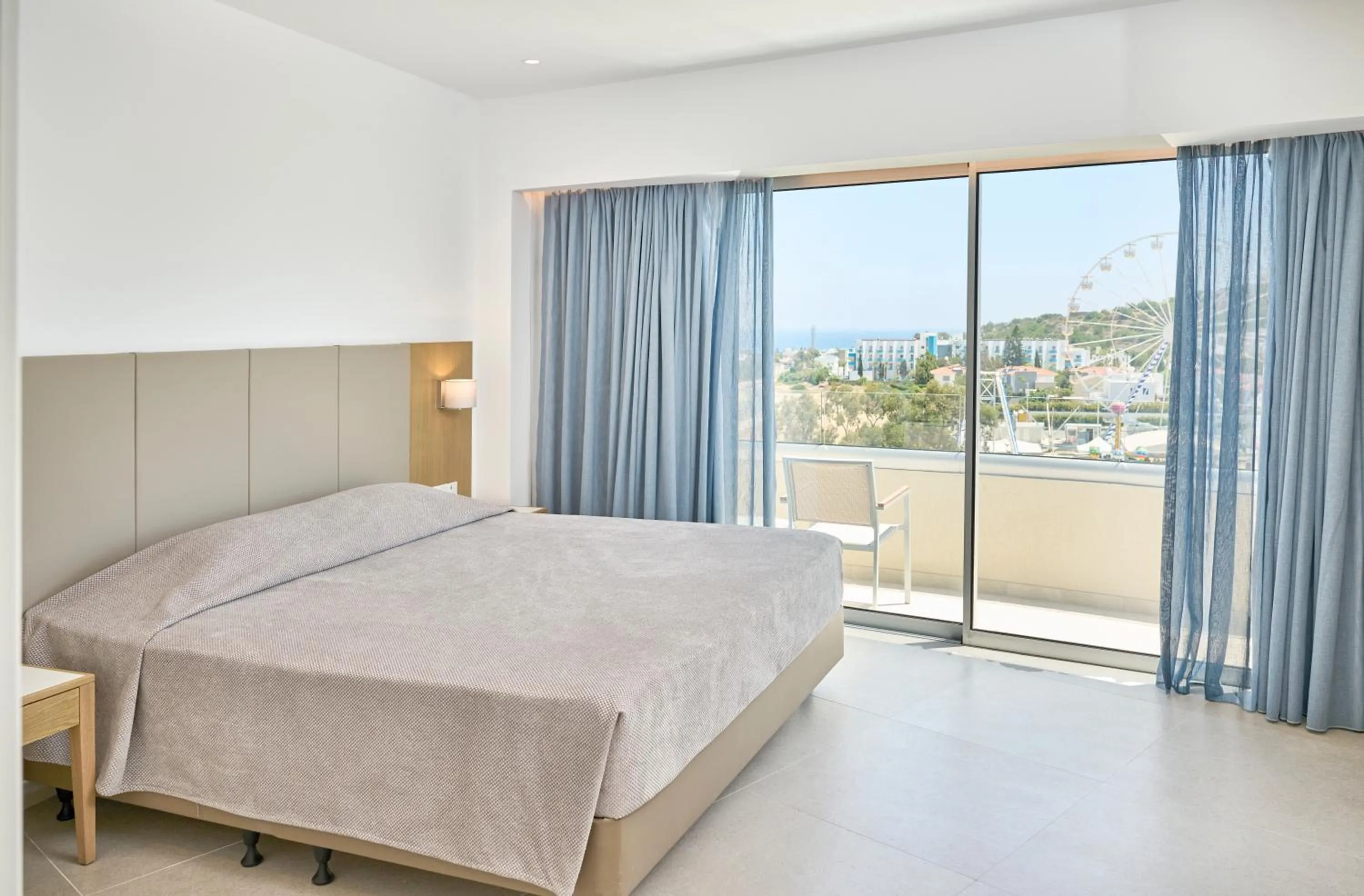 Bed in Sunrise Oasis Hotel & Waterpark