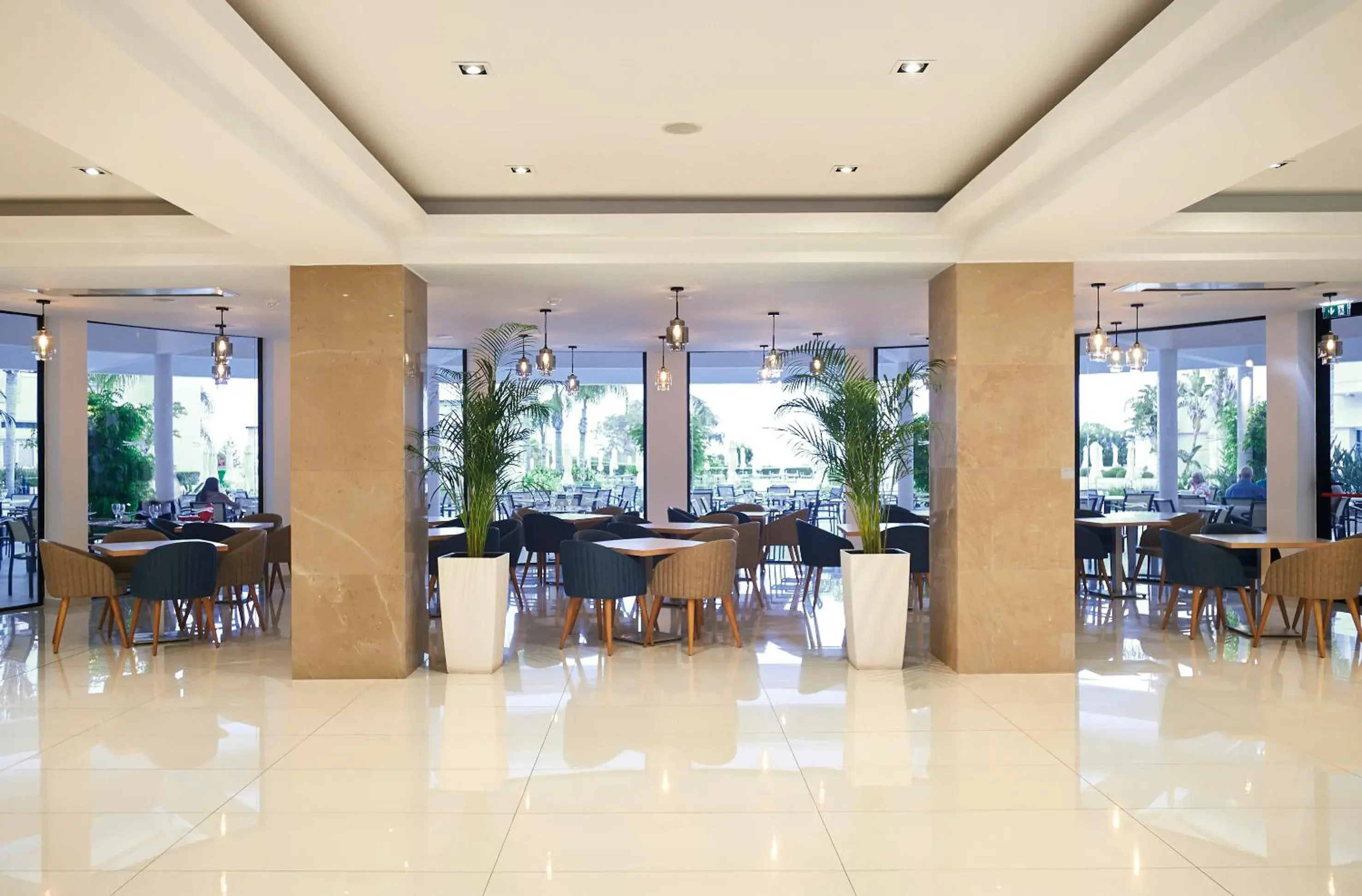 Lounge or bar in Sunrise Oasis Hotel & Waterpark Lounge or bar in Sunrise Oasis Hotel & Waterpark