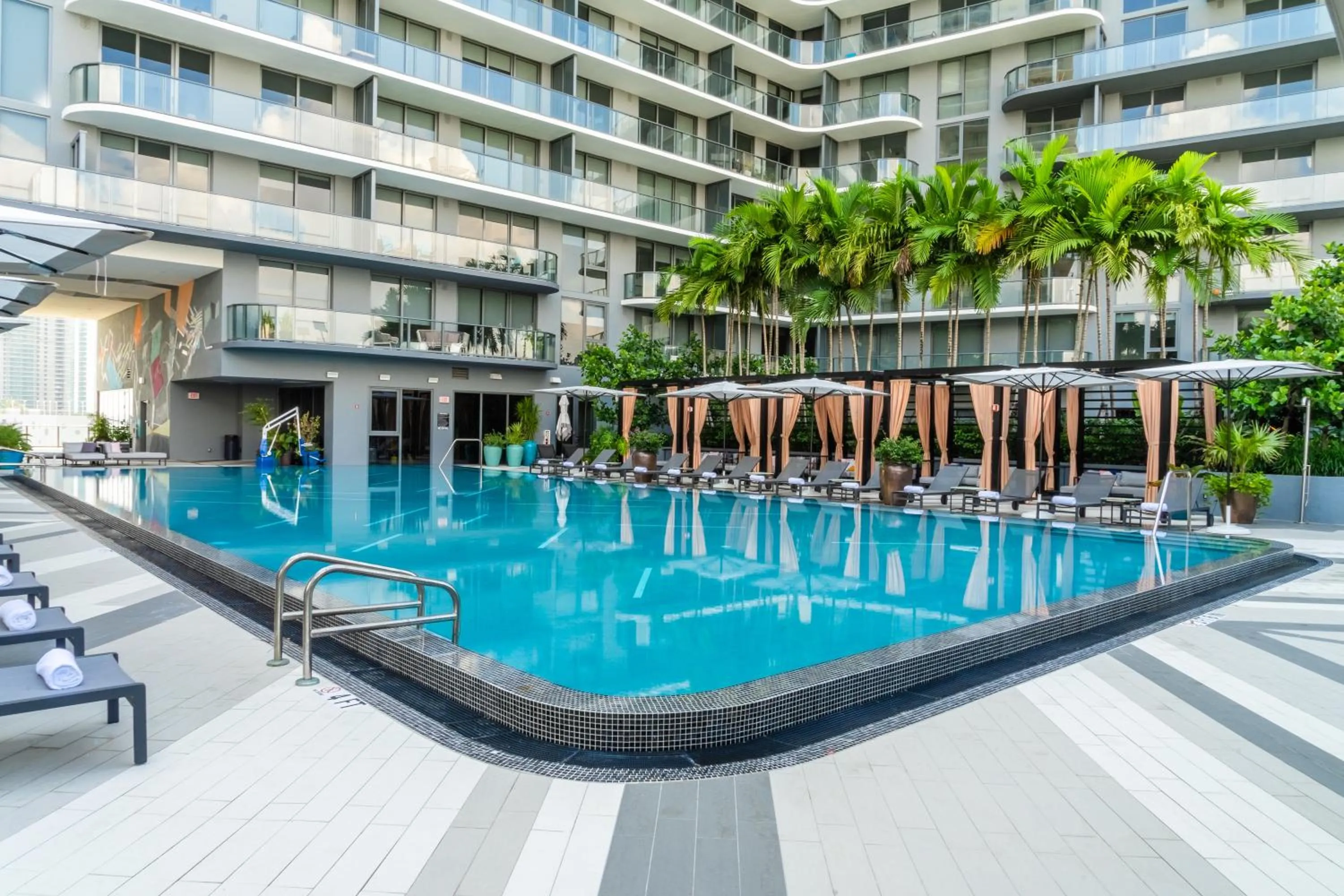Swimming pool in Hyde Suites Midtown Miami