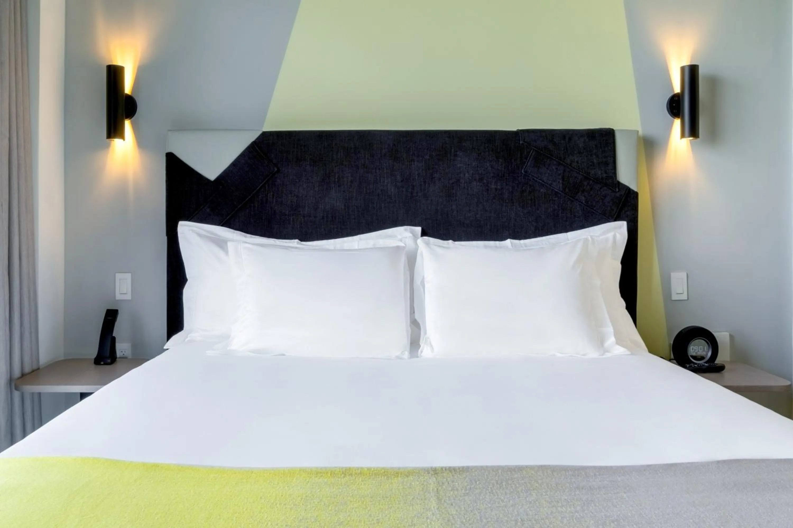 Bed in Hyde Suites Midtown Miami