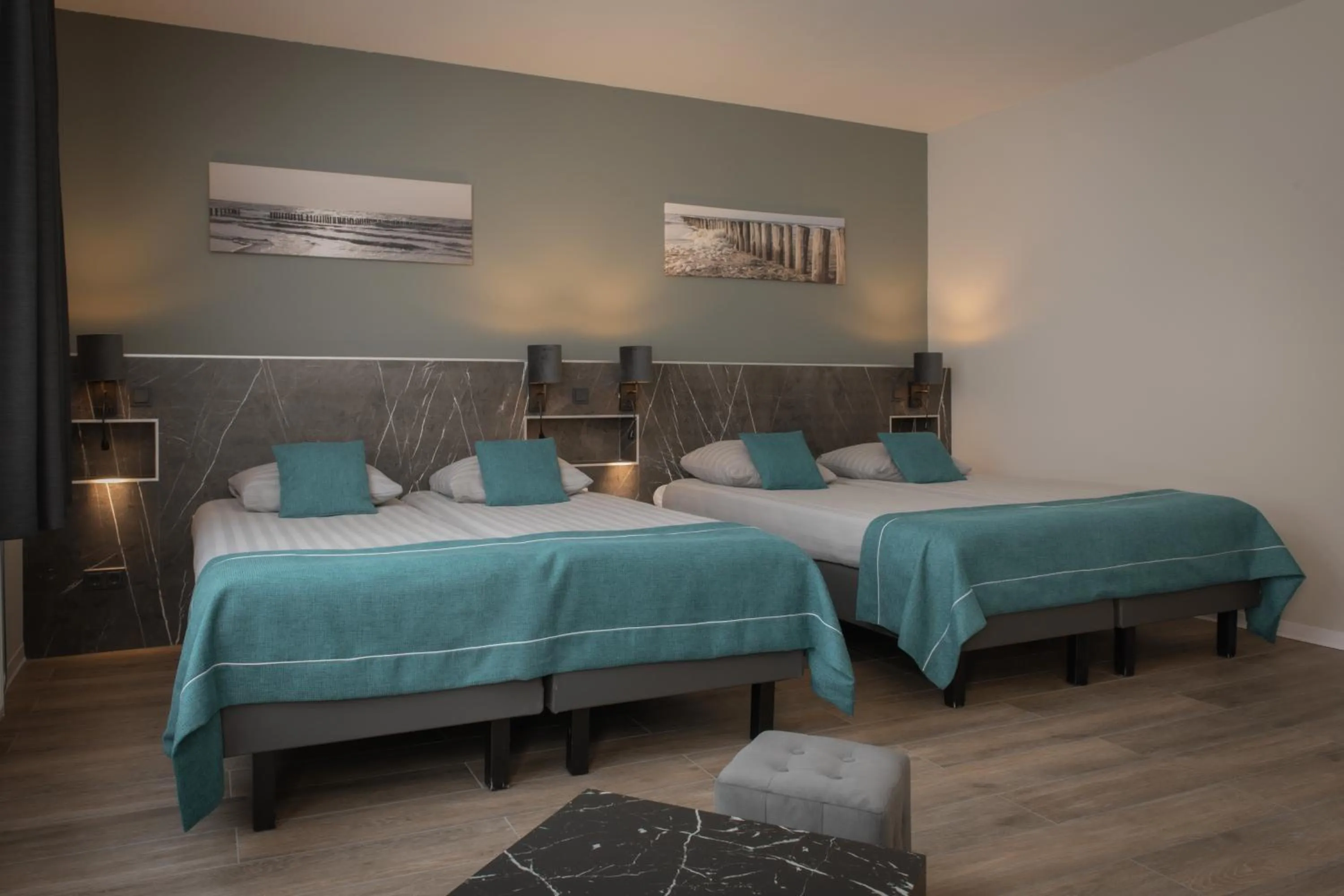 Property building, Bed in Hotel Groede