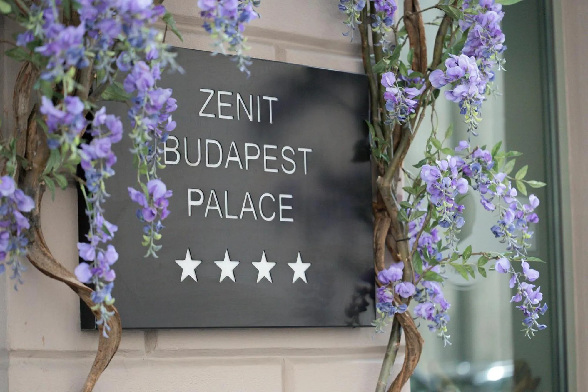 Property logo or sign in Hotel Zenit Budapest Palace