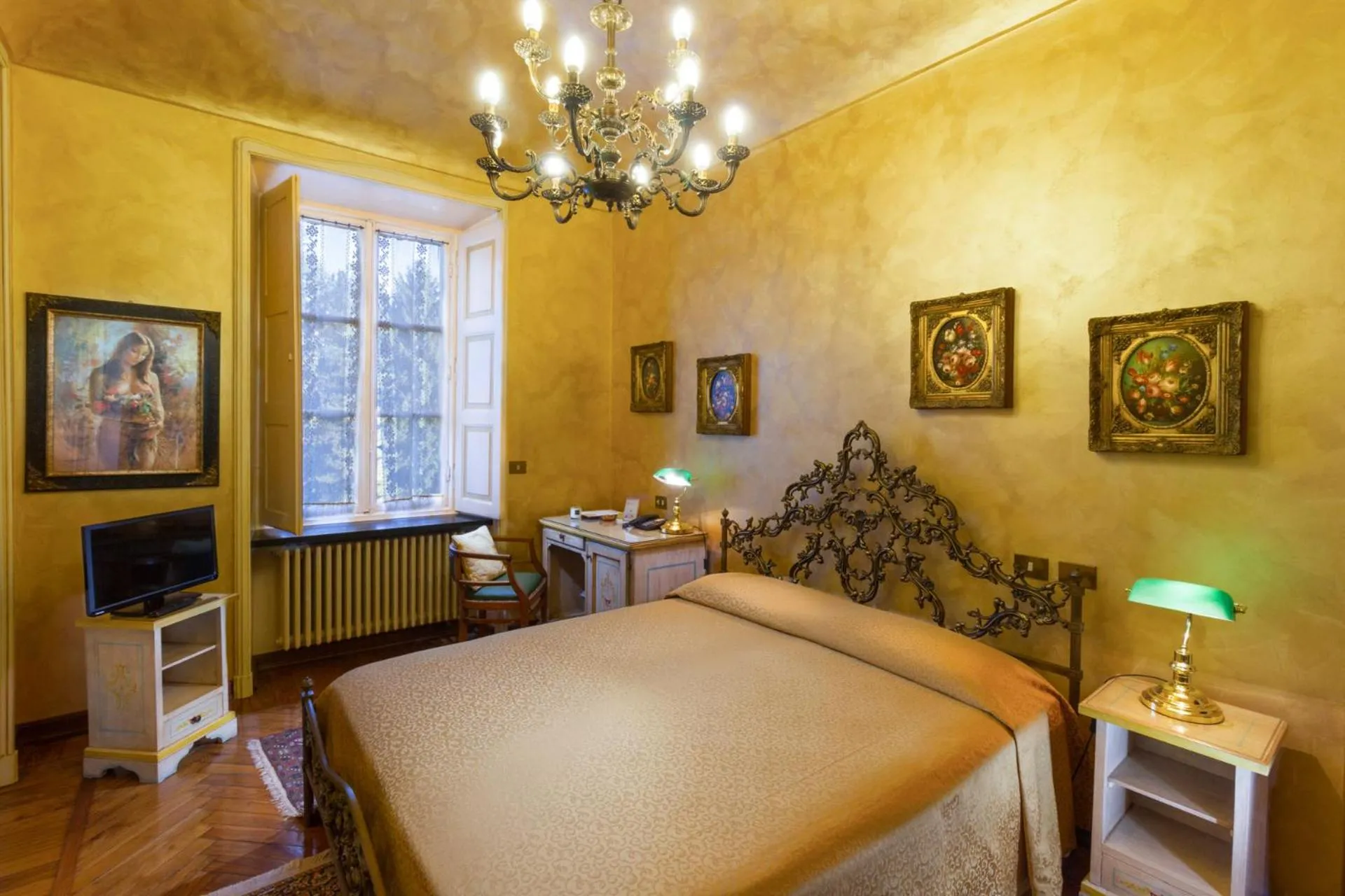 Deluxe Double Room with Bath in Park Hotel Villa Salzea