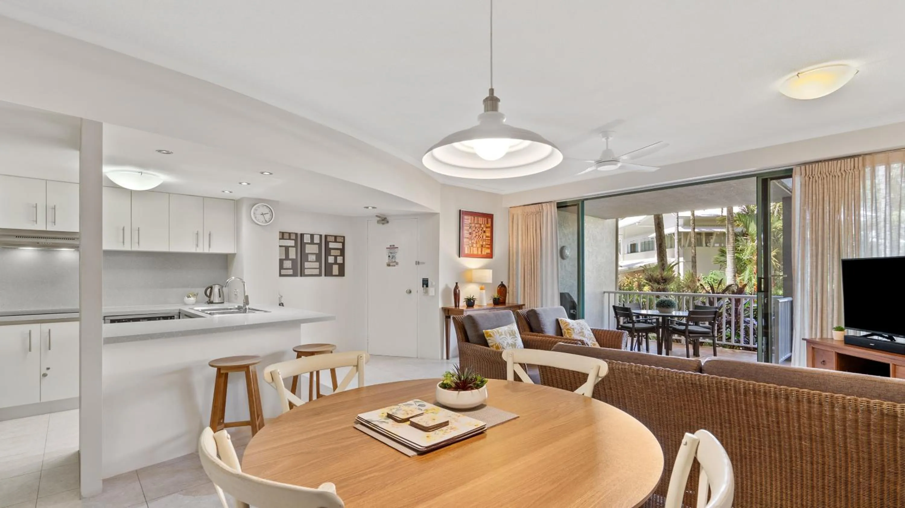 Coral Sands Beachfront Resort