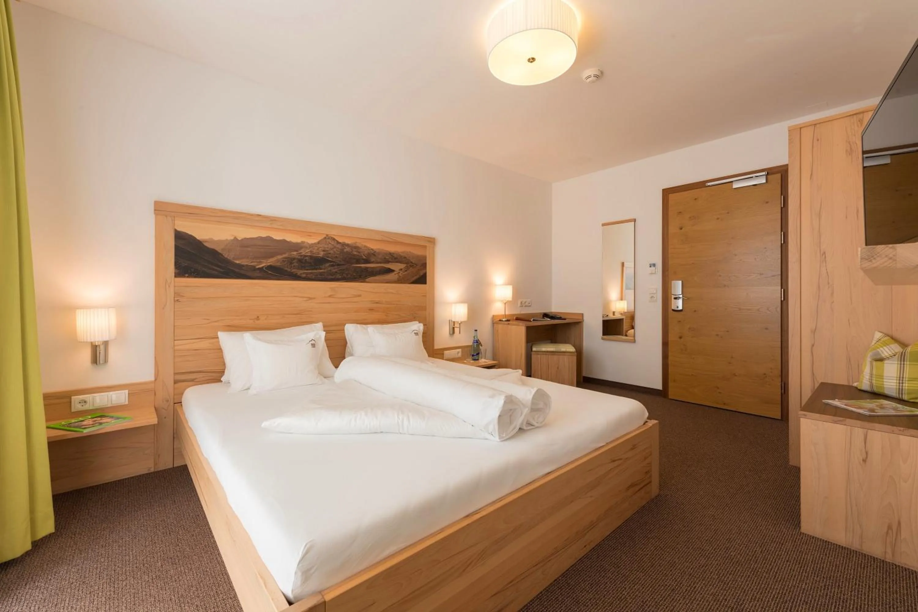 Photo of the whole room, Bed in Alpinhotel Monte Superior - Silvretta Card Premium Betrieb