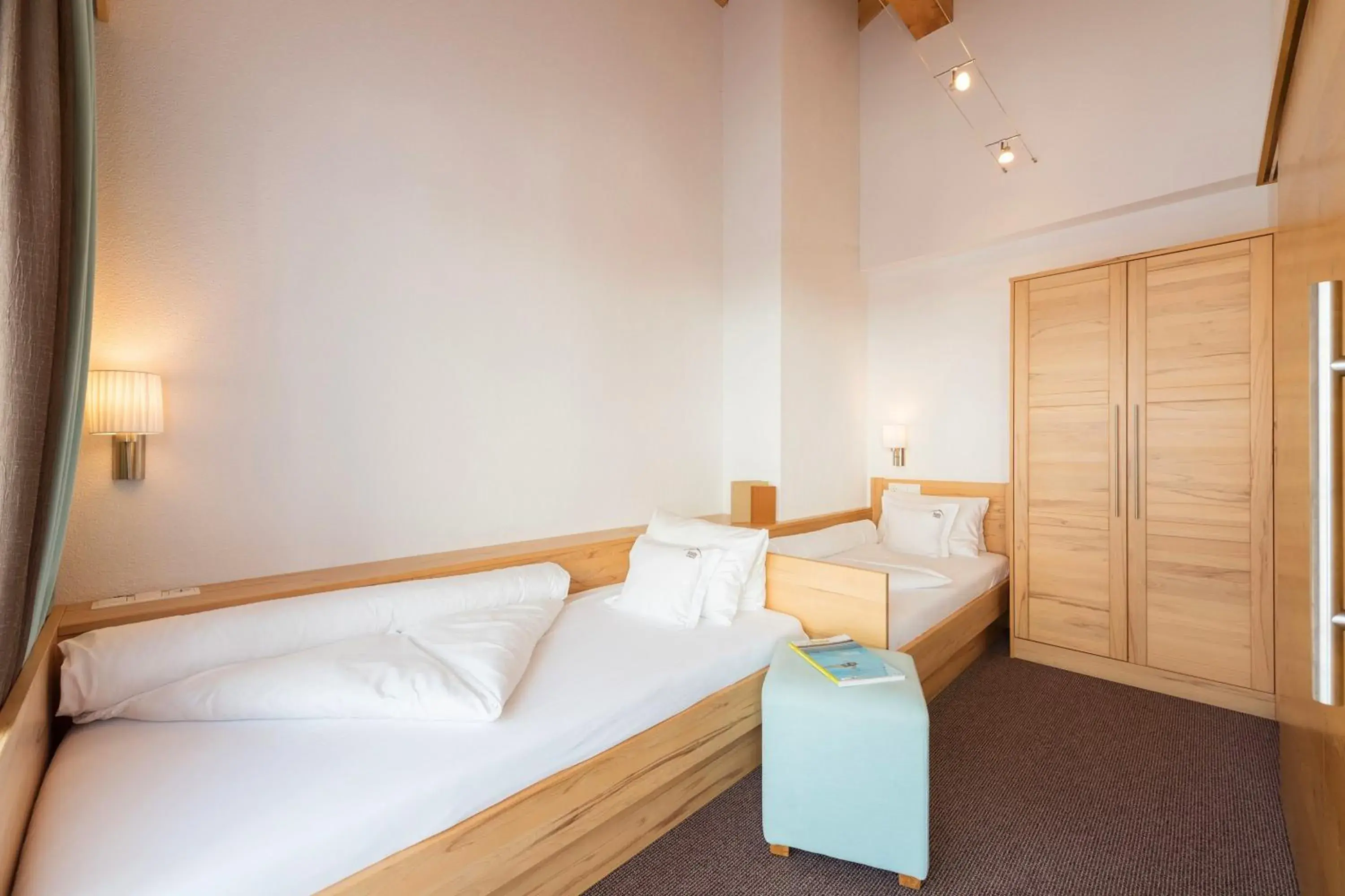 Standard Twin Room with Mountain View and Balcony in Alpinhotel Monte Superior - Silvretta Card Premium Betrieb Standard Twin Room with Mountain View and Balcony in Alpinhotel Monte Superior - Silvretta Card Premium Betrieb