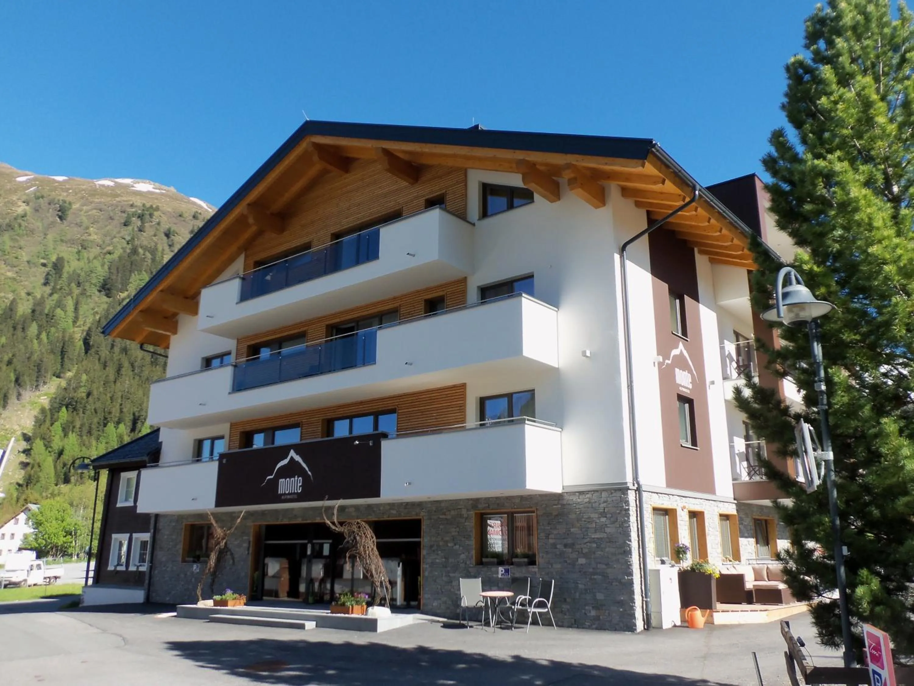 Facade/entrance in Alpinhotel Monte Superior - Silvretta Card Premium Betrieb