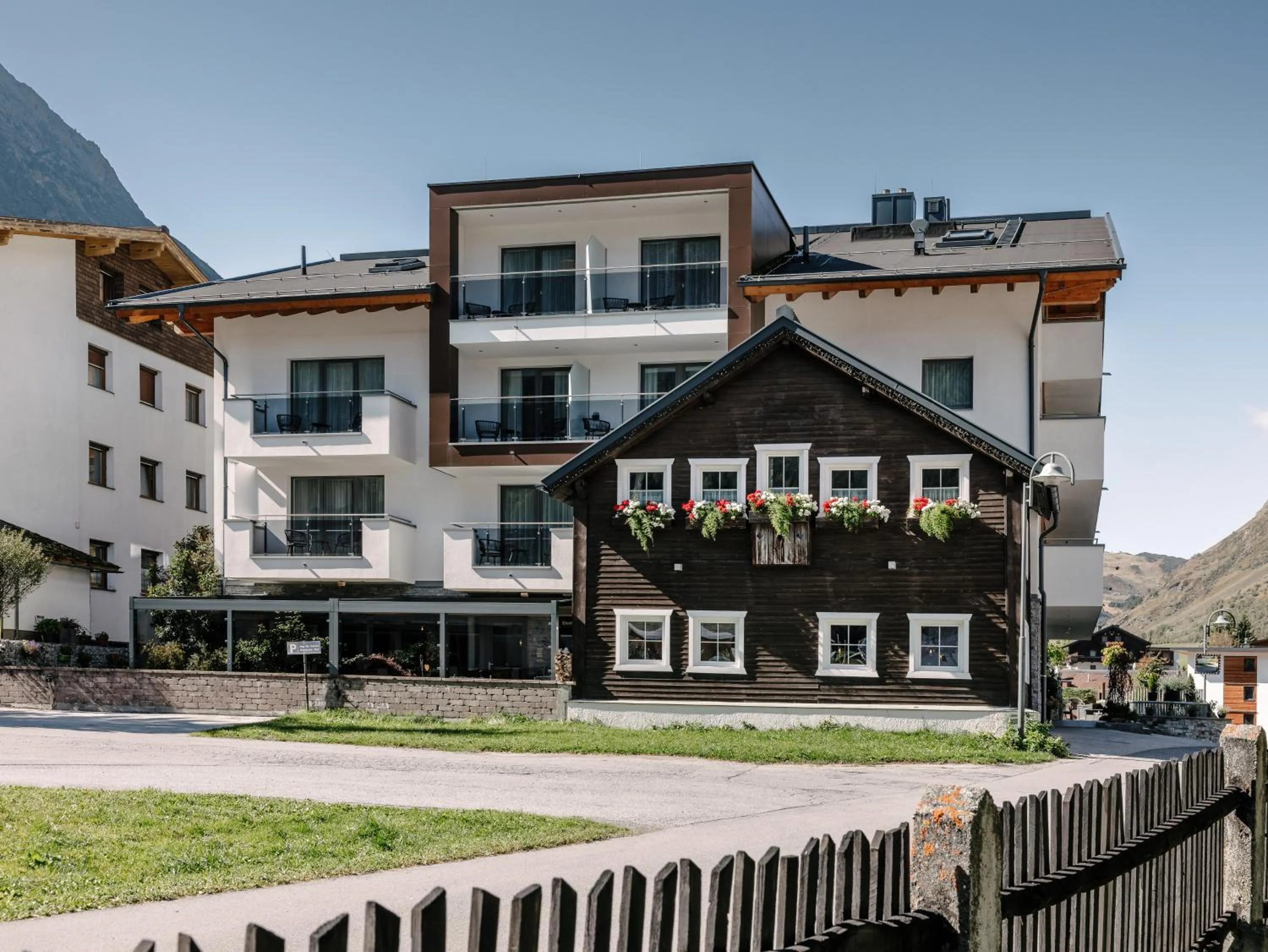 Property building in Alpinhotel Monte Superior - Silvretta Card Premium Betrieb