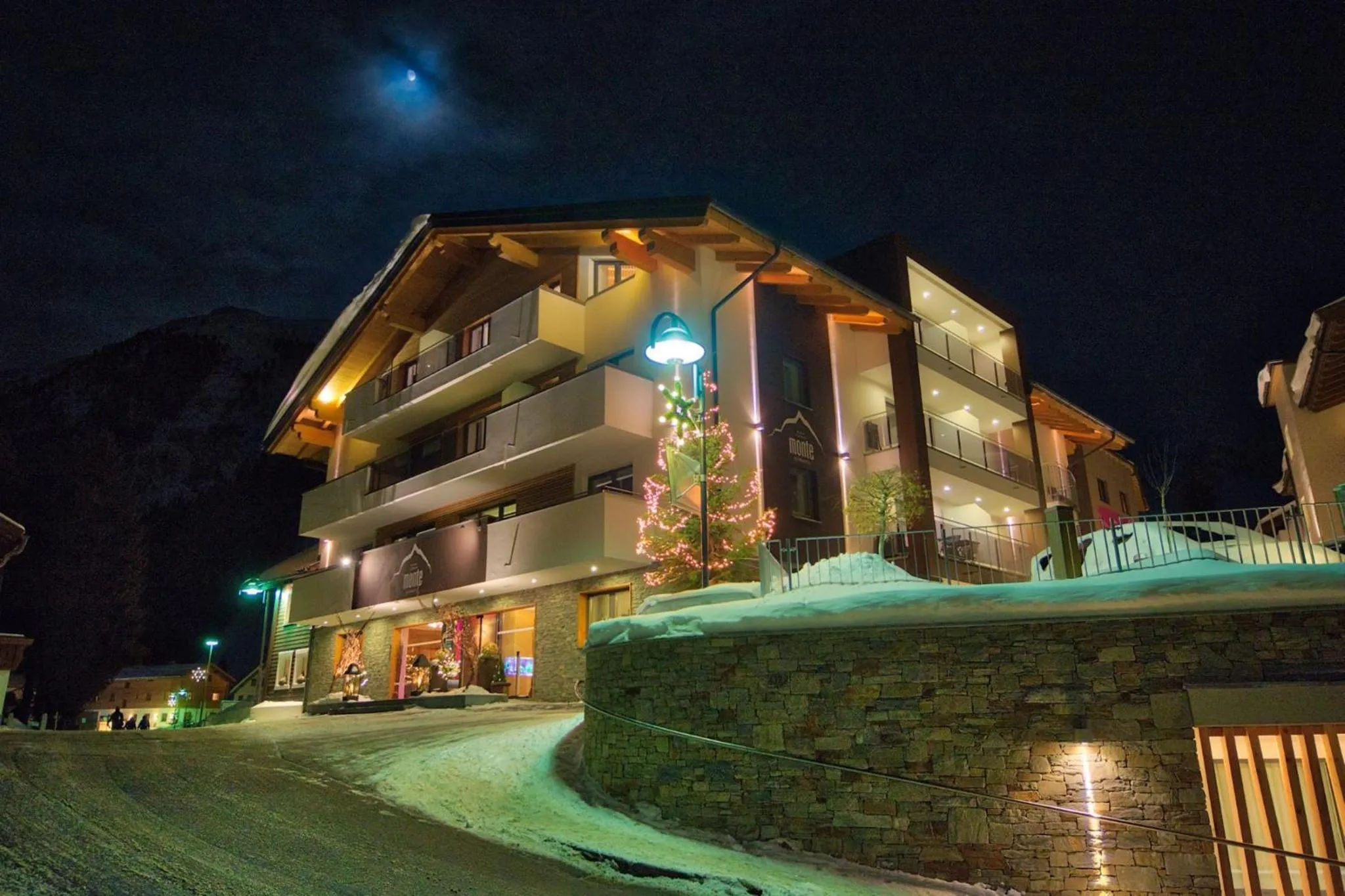 Property building in Alpinhotel Monte Superior - Silvretta Card Premium Betrieb