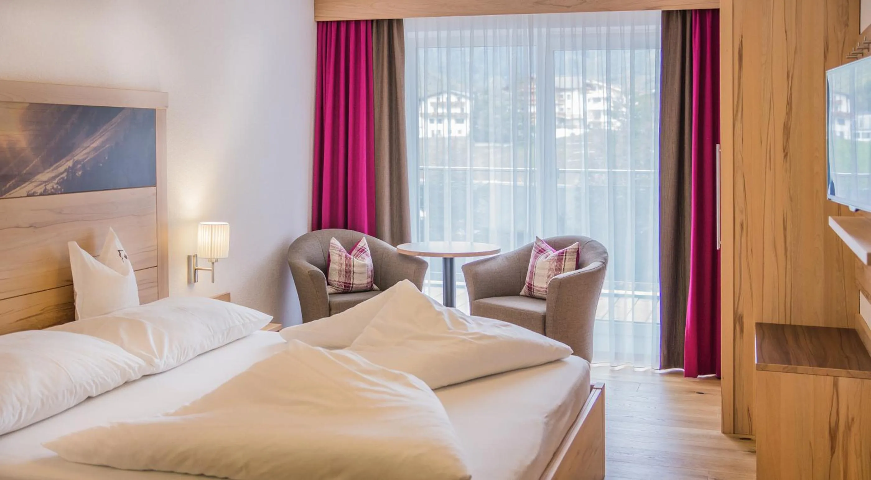 Bed in Alpinhotel Monte Superior - Silvretta Card Premium Betrieb