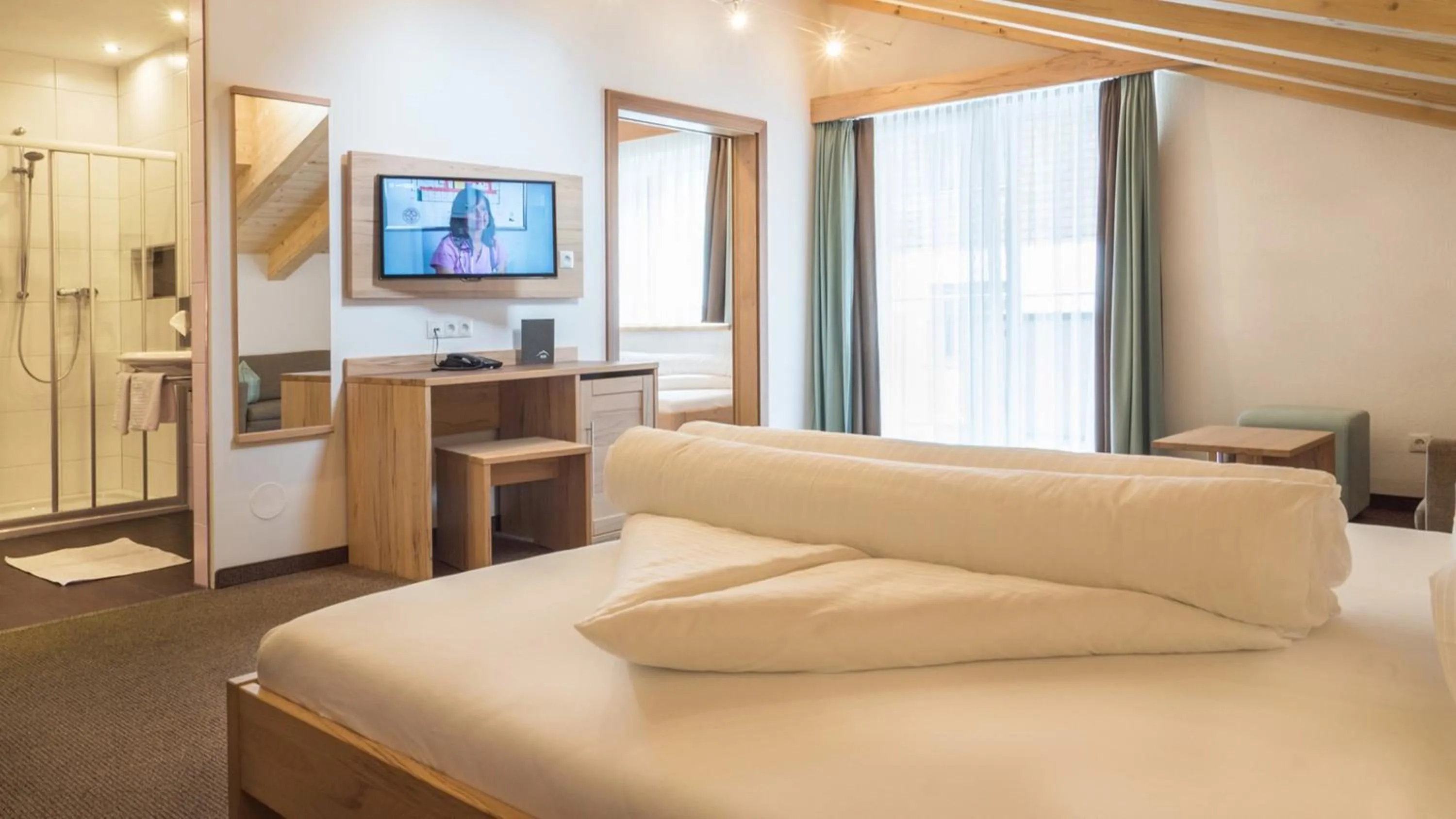 Photo of the whole room, Bed in Alpinhotel Monte Superior - Silvretta Card Premium Betrieb