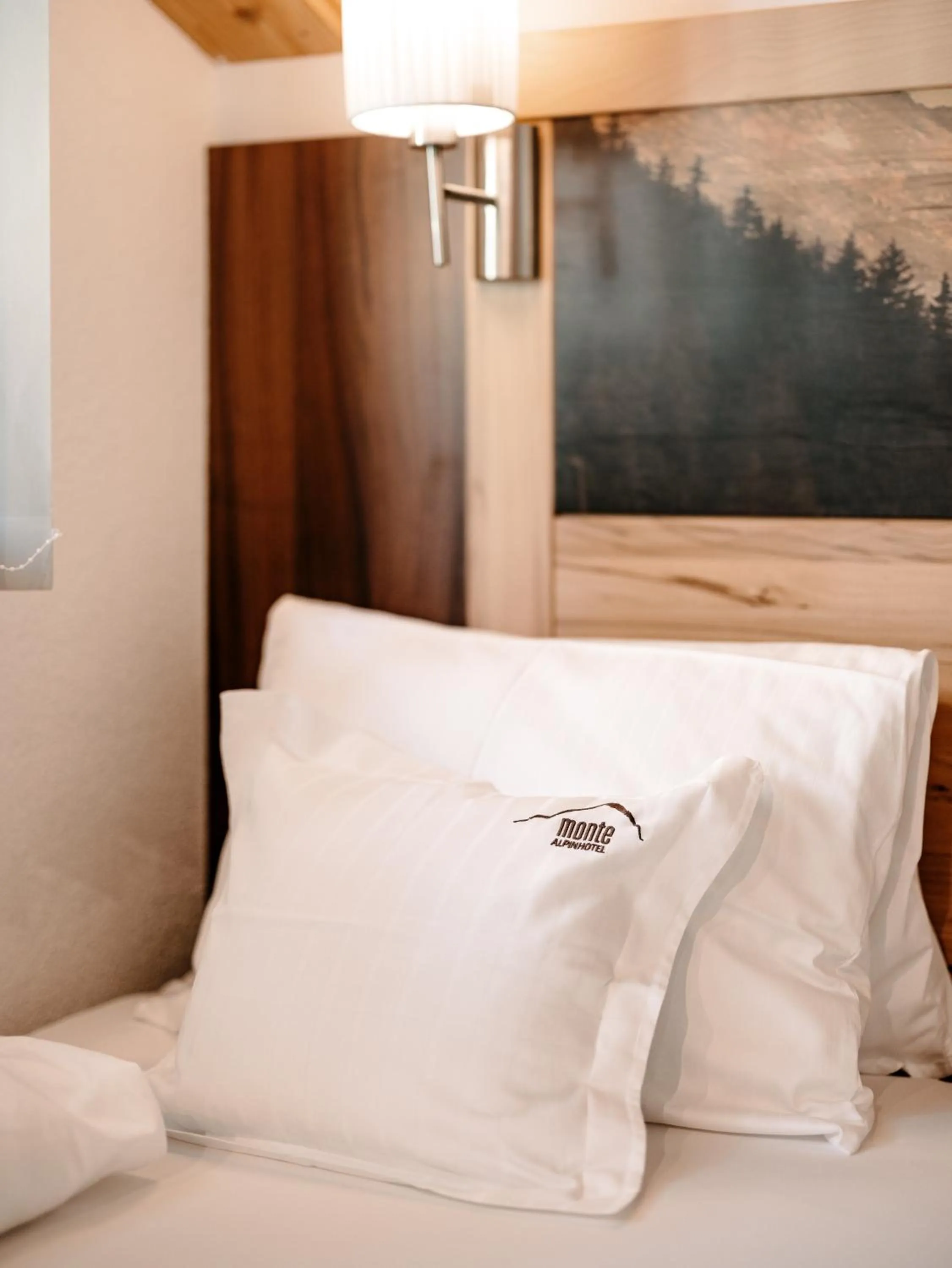 Bed in Alpinhotel Monte Superior - Silvretta Card Premium Betrieb