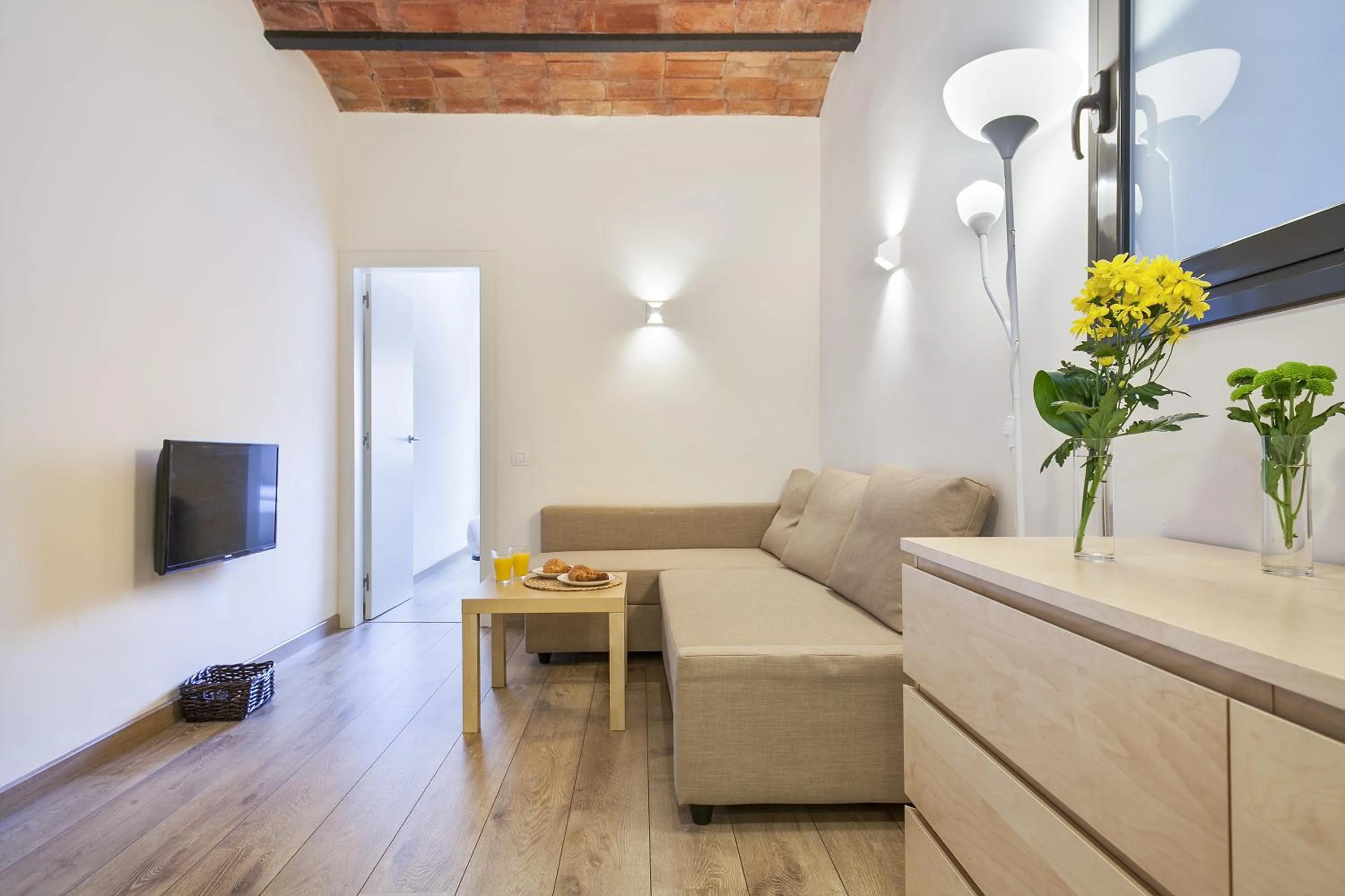 TV and multimedia in Fira Apartments by gaiarooms