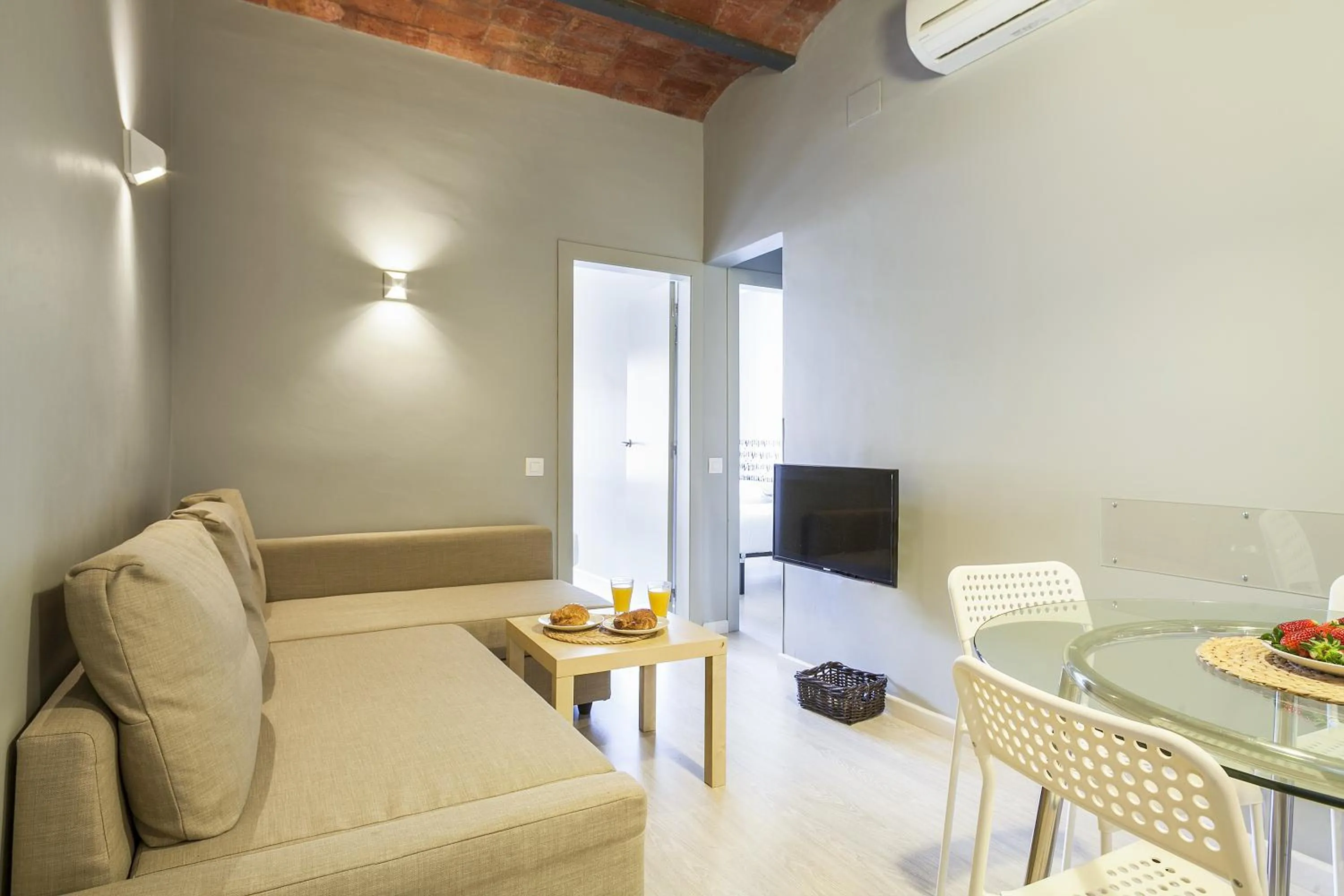 TV and multimedia in Fira Apartments by gaiarooms