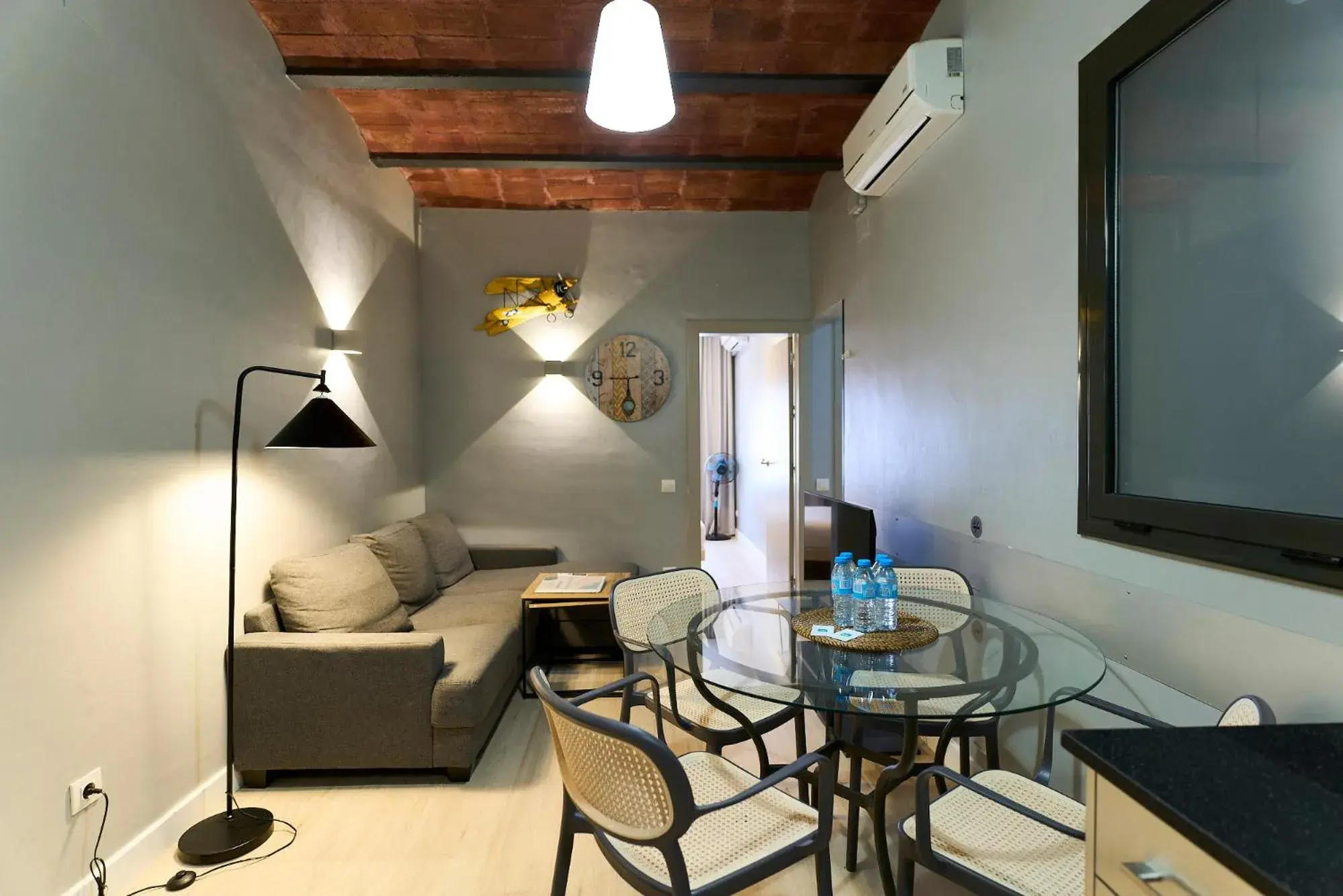 TV and multimedia in Fira Apartments by gaiarooms TV and multimedia in Fira Apartments by gaiarooms