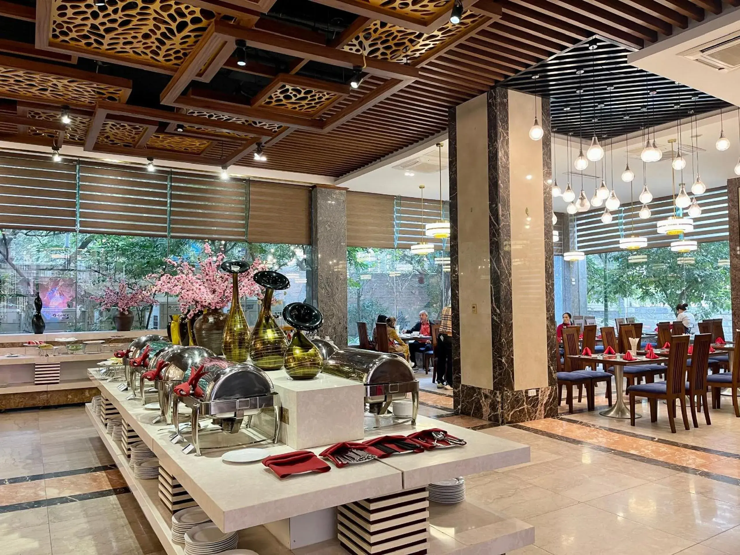 Restaurant/places to eat in Muong Thanh Grand Xa La Hotel Restaurant/places to eat in Muong Thanh Grand Xa La Hotel